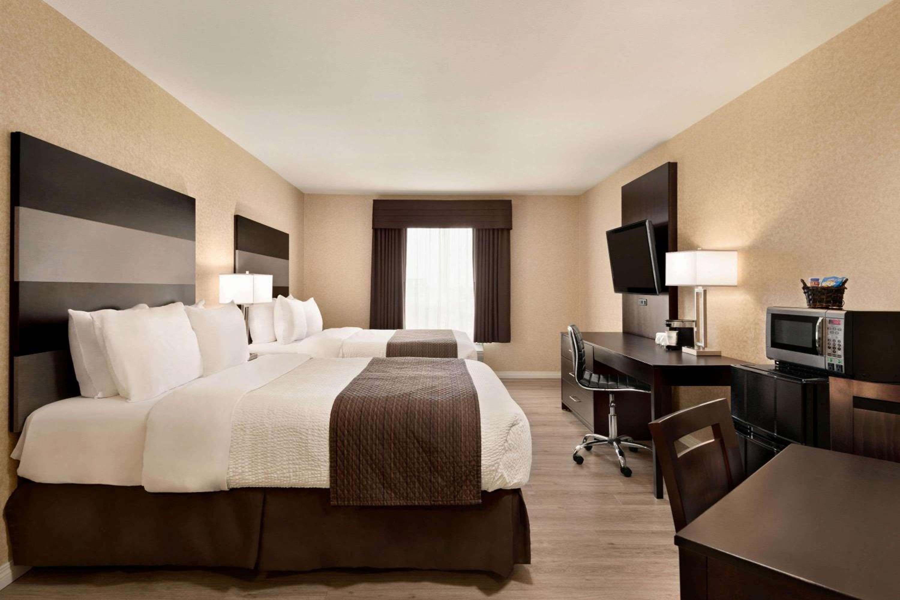 Family Suite - Non-Smoking - Photo 3