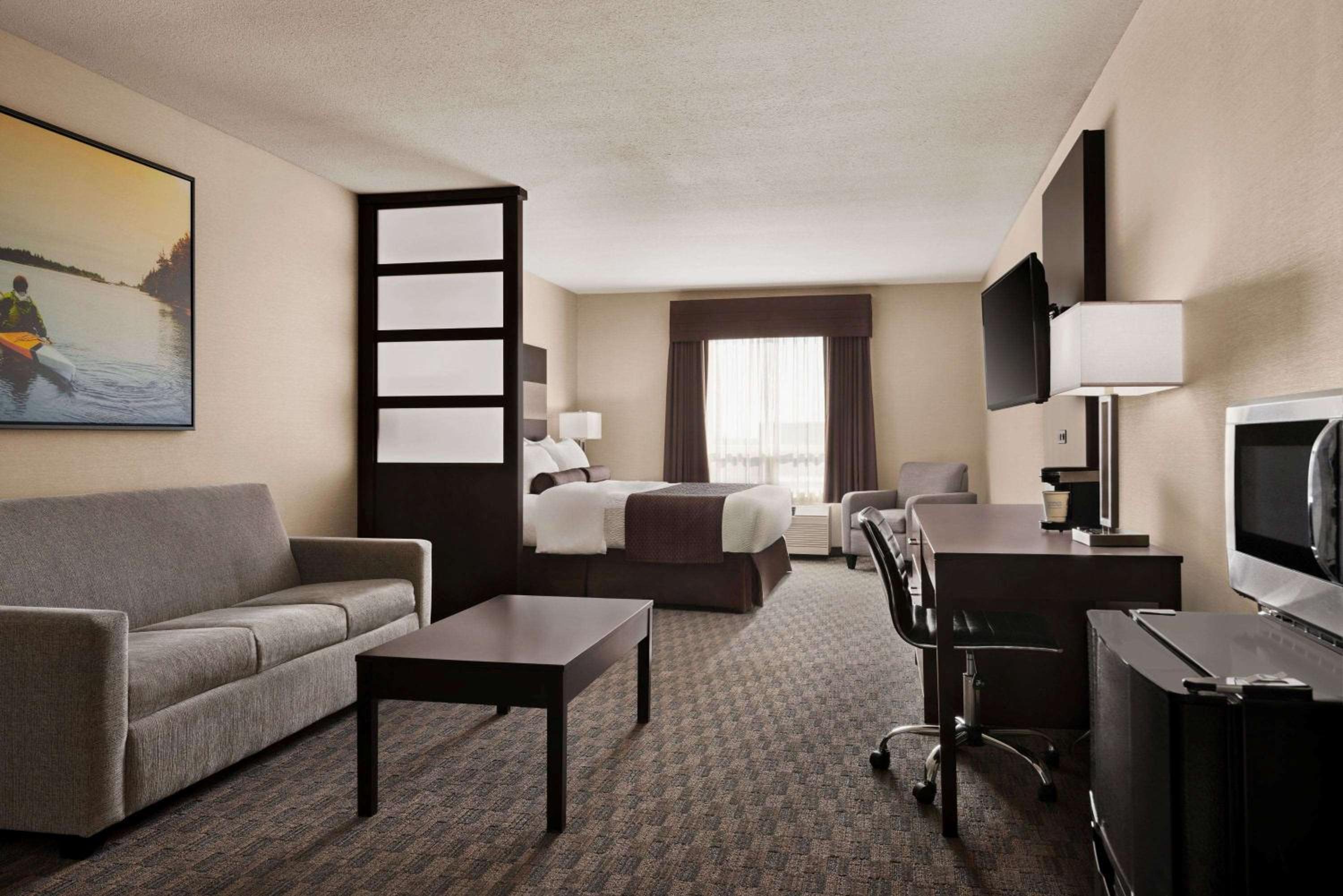 Superior King Room - Non-Smoking - Photo 6