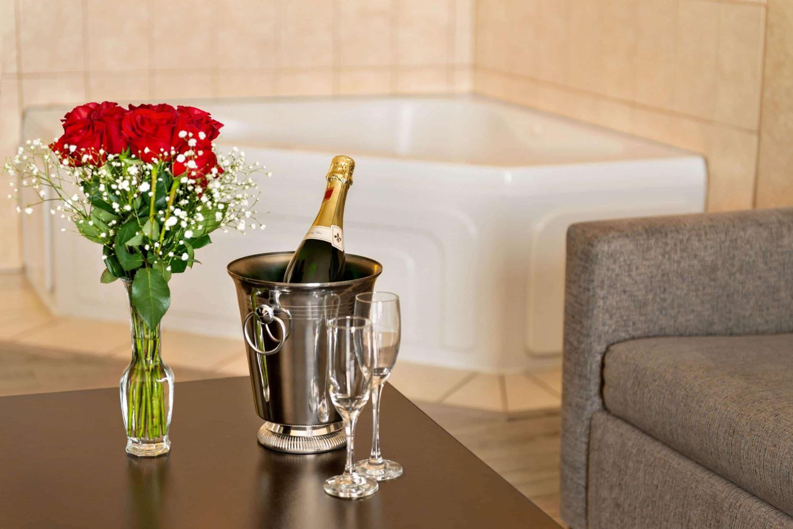 Executive Suite - Photo 6