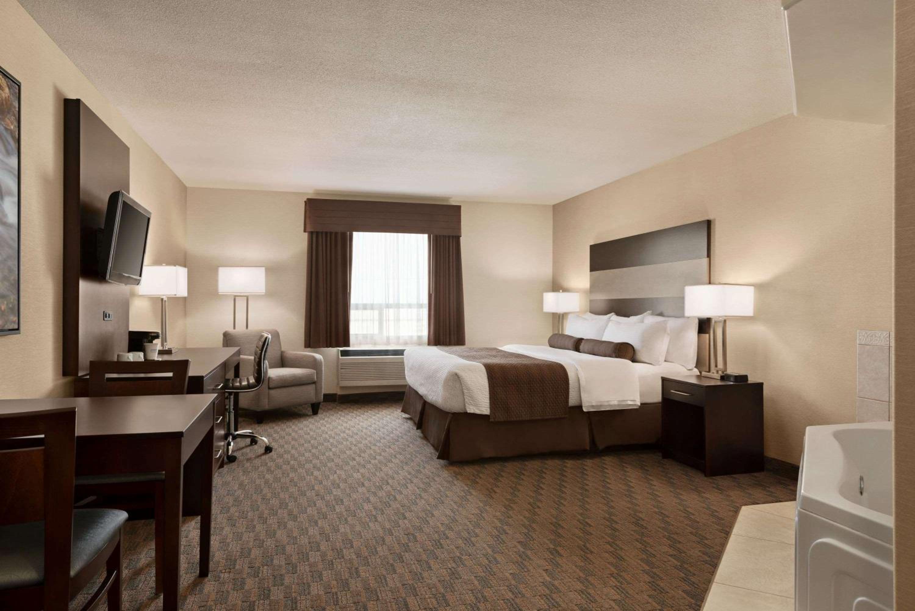 Premier King Room - Non-Smoking - Photo 3