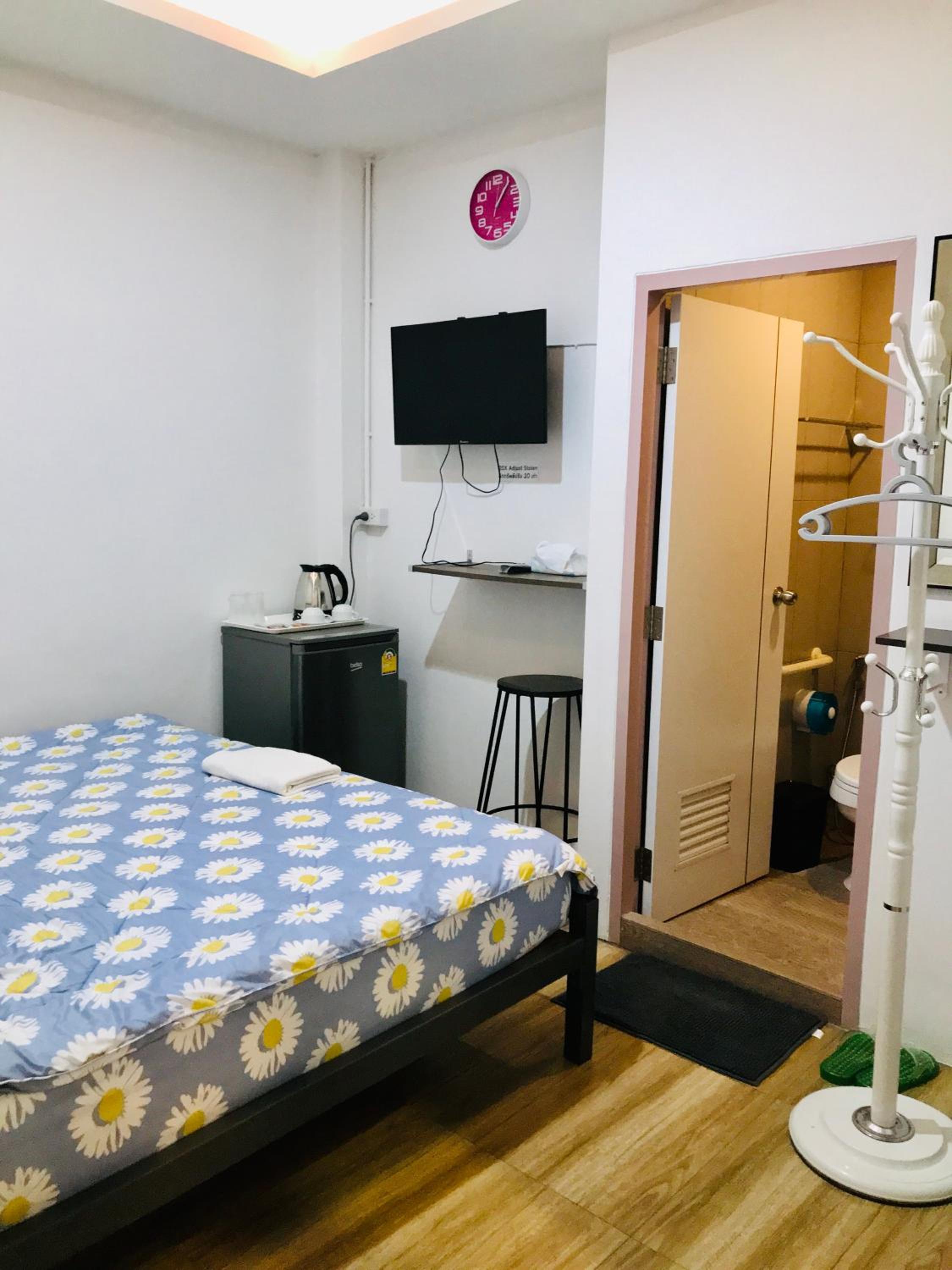 Budget Double Room photo 3