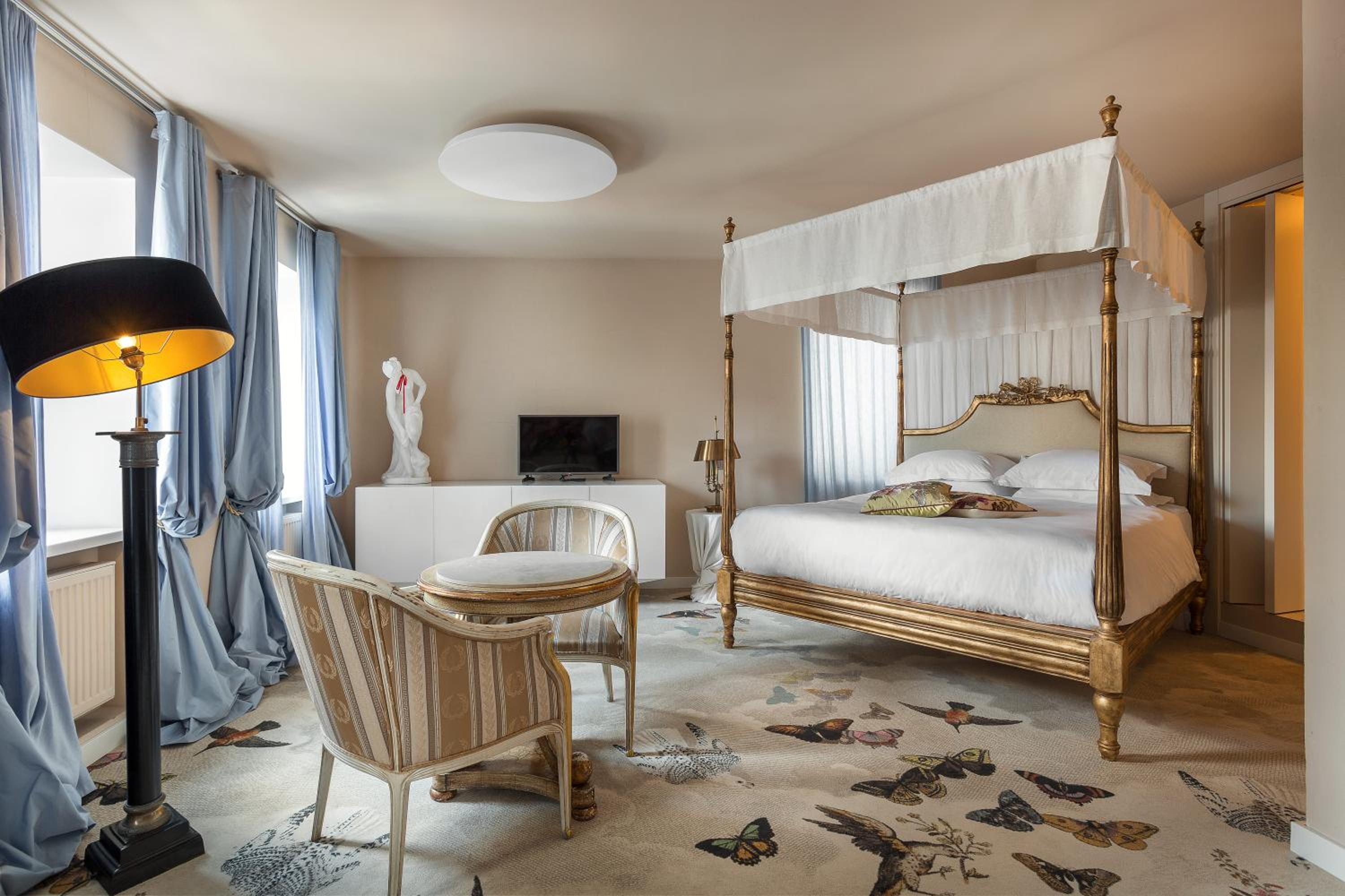 Deluxe Suite photo 2