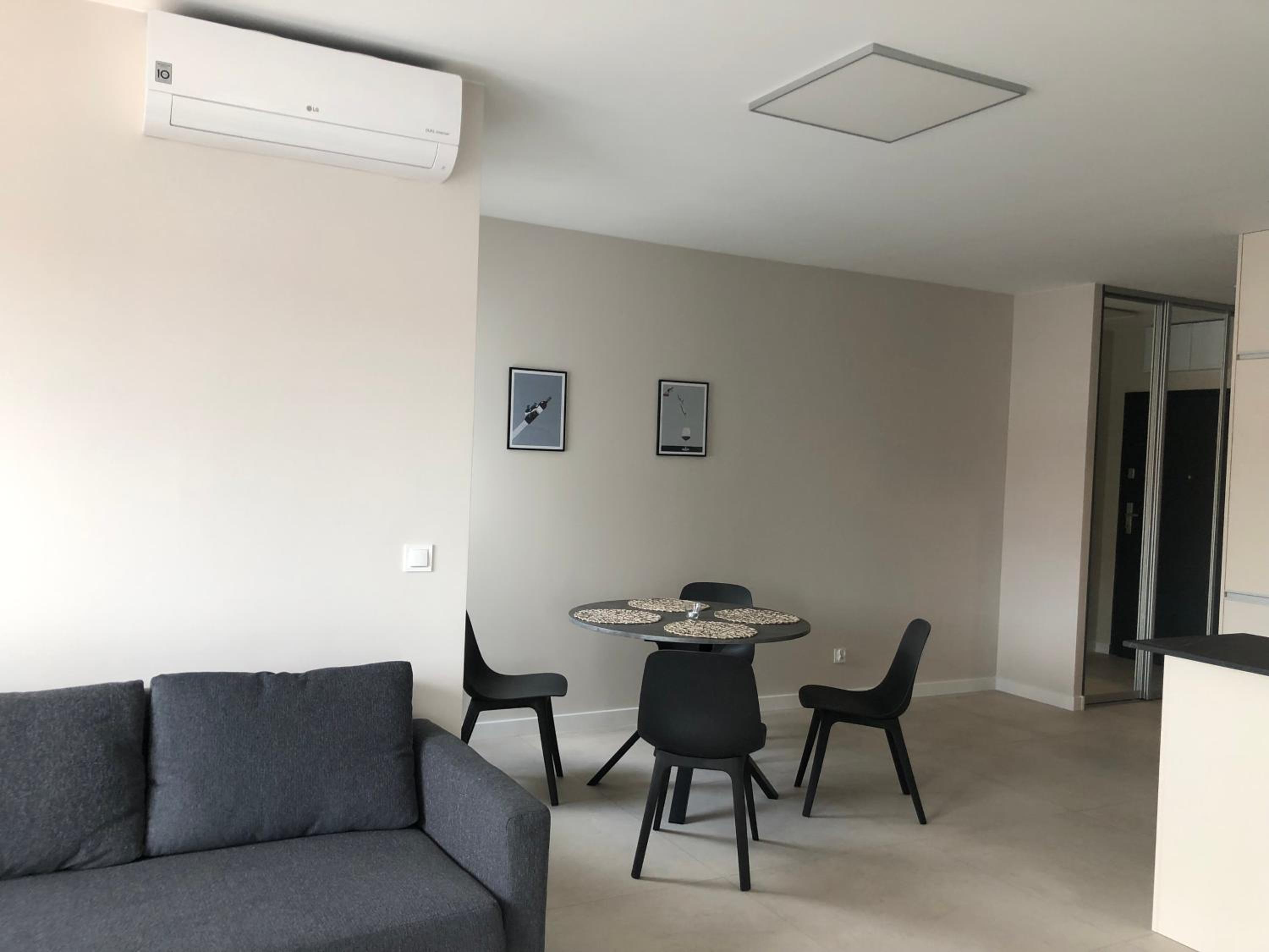 One-Bedroom Apartment photo 1