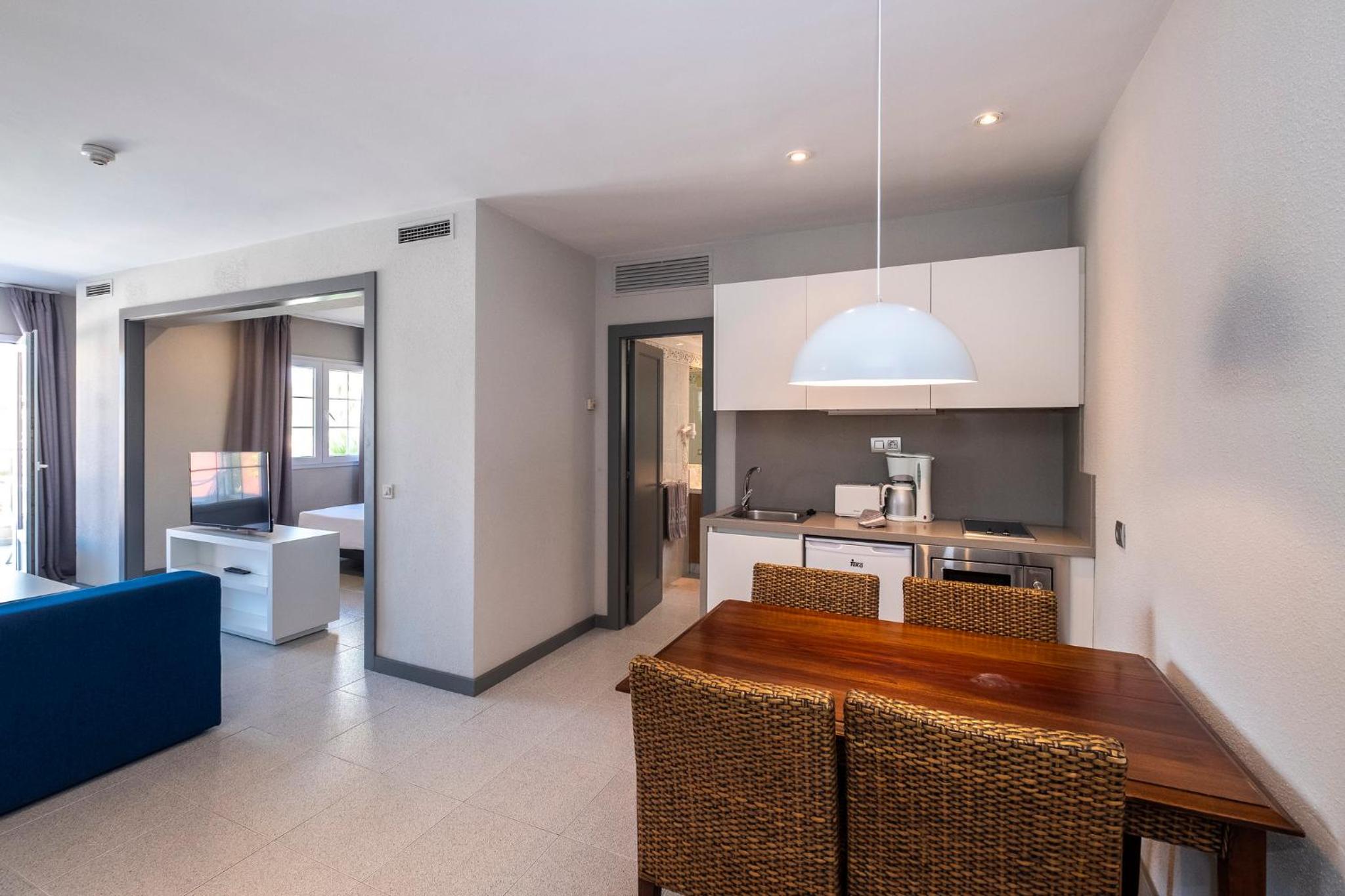 One-Bedroom Apartment (2 Adults + 2 Children)