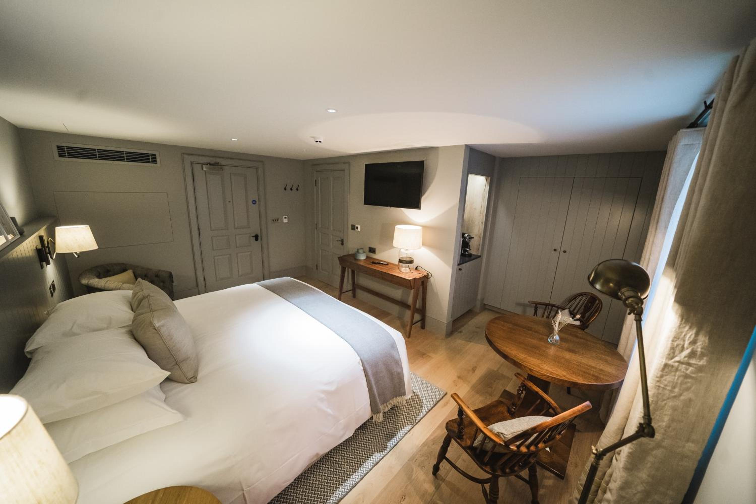 Wellington Lodge Deluxe Room photo 2