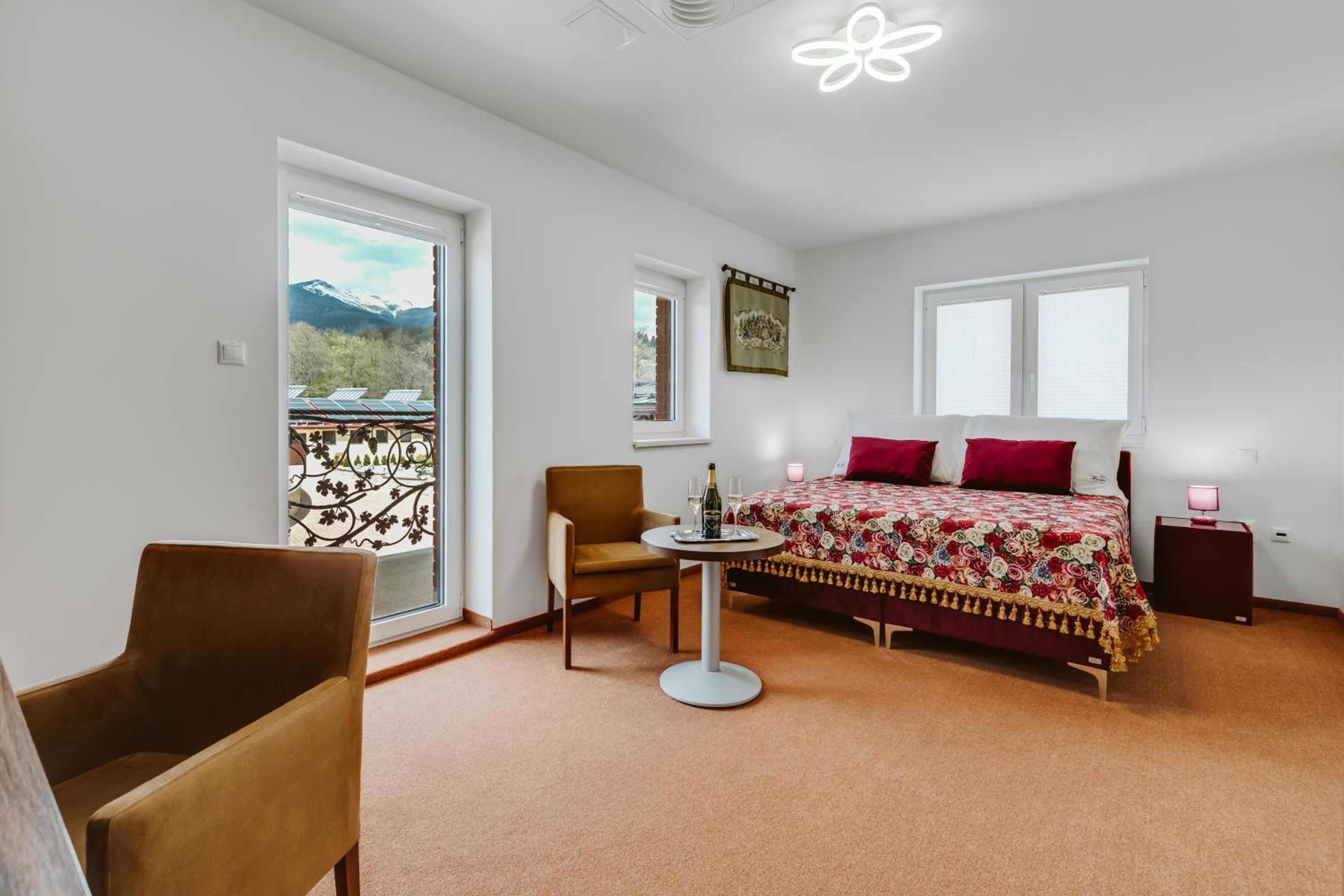 Deluxe Double Room with Balcony photo 3