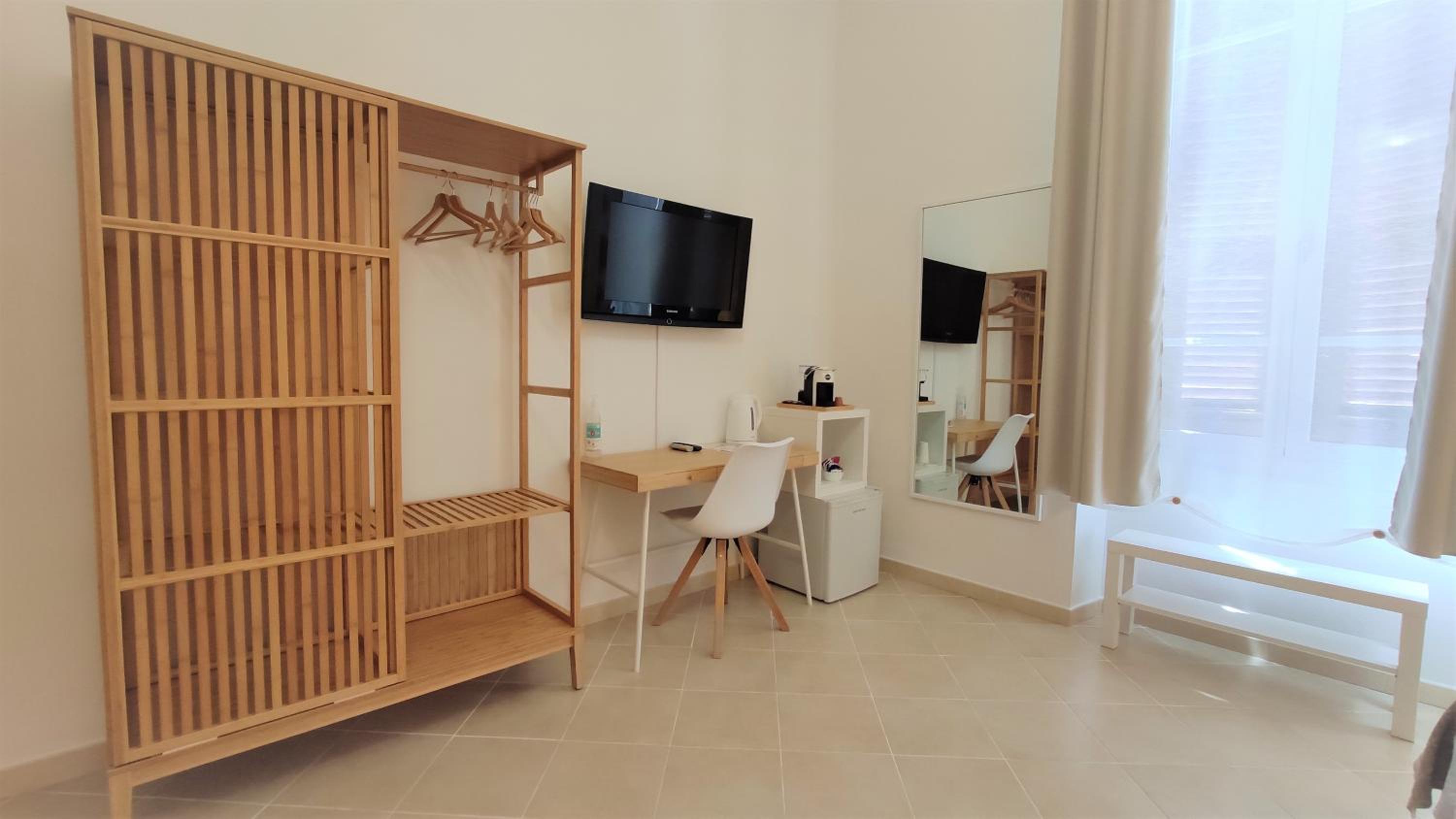Double Room with Private Bathroom - Photo 4