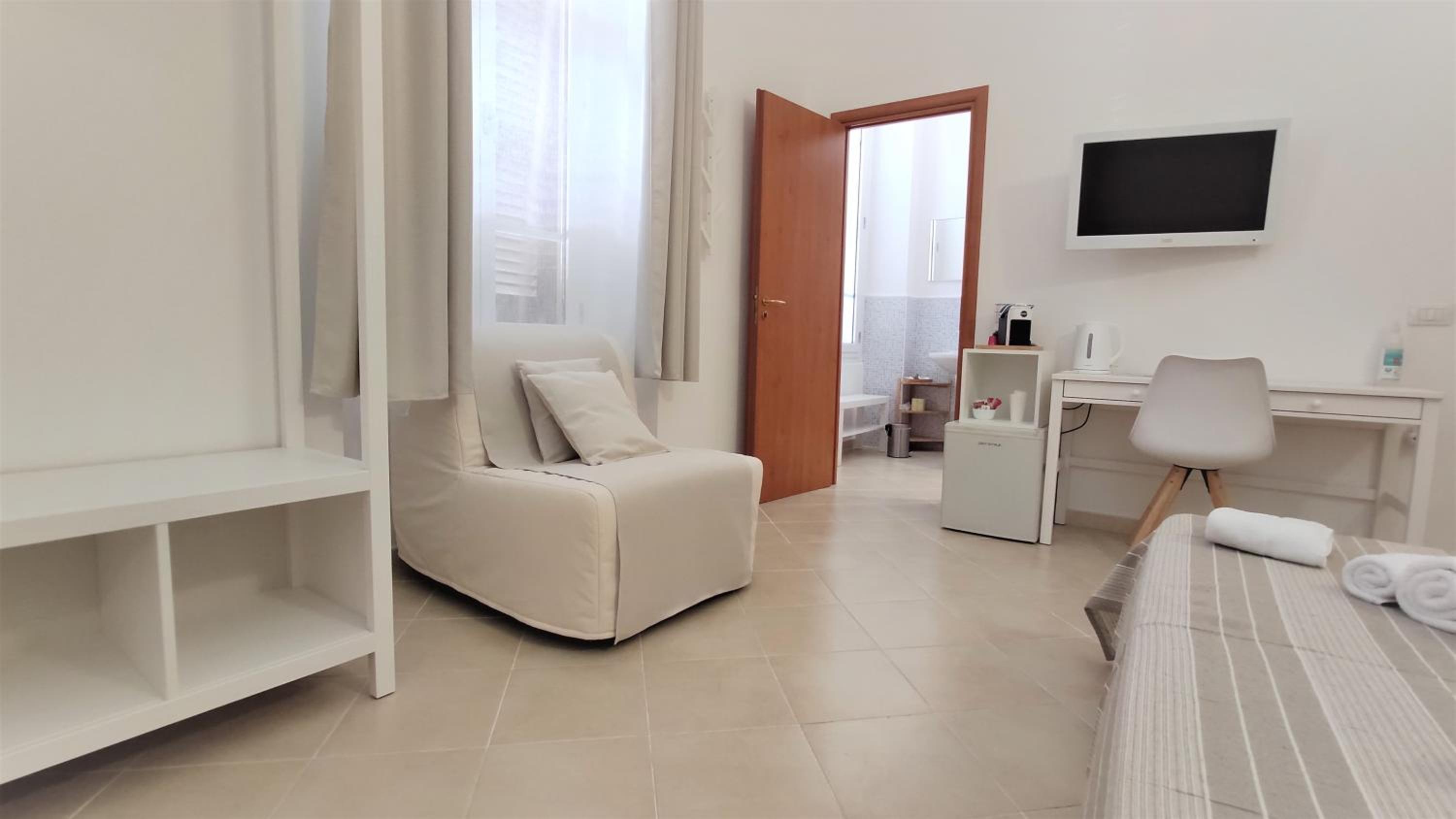 Large Double Room photo 3