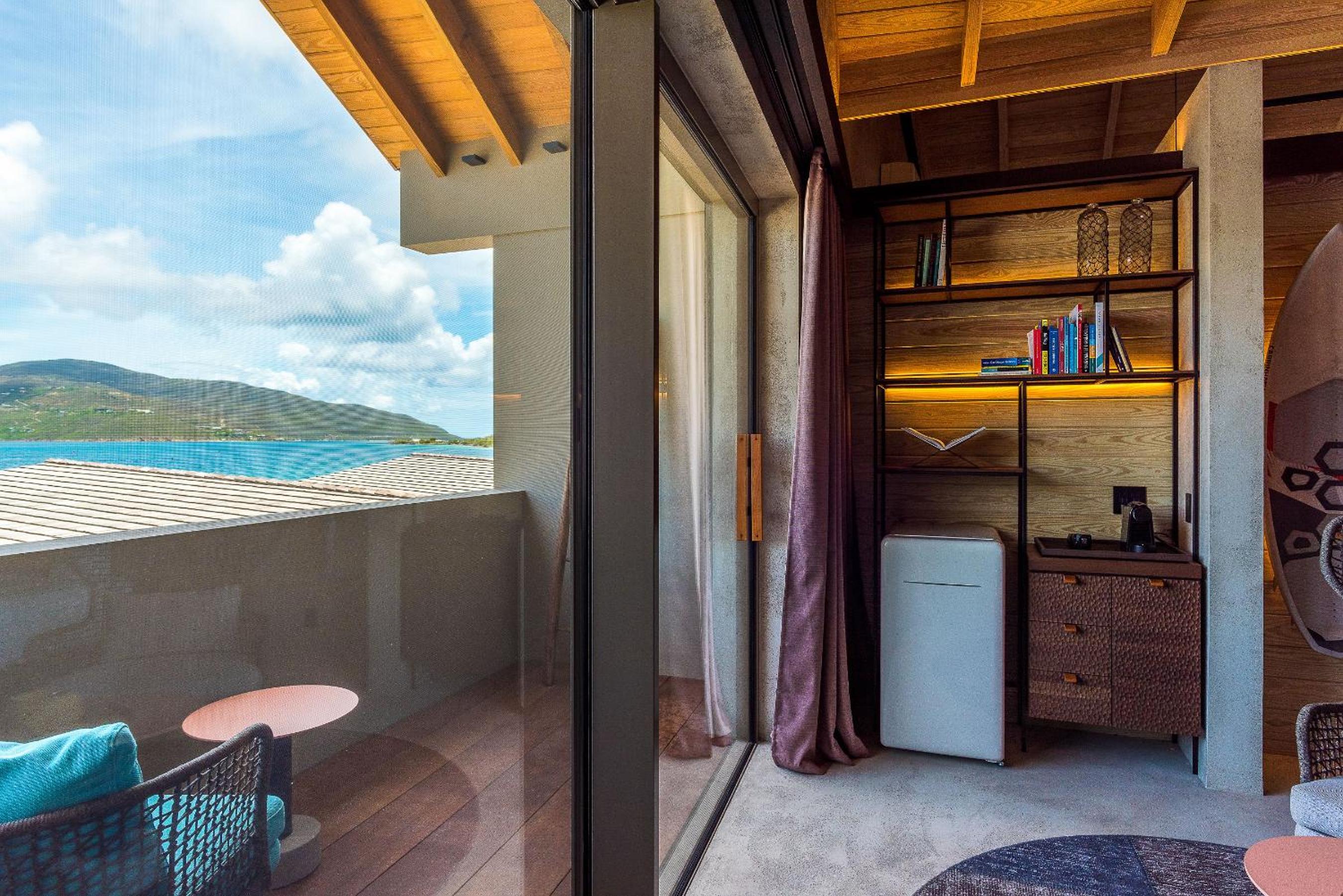 Deluxe King Room with Sea View and Sundeck photo 2