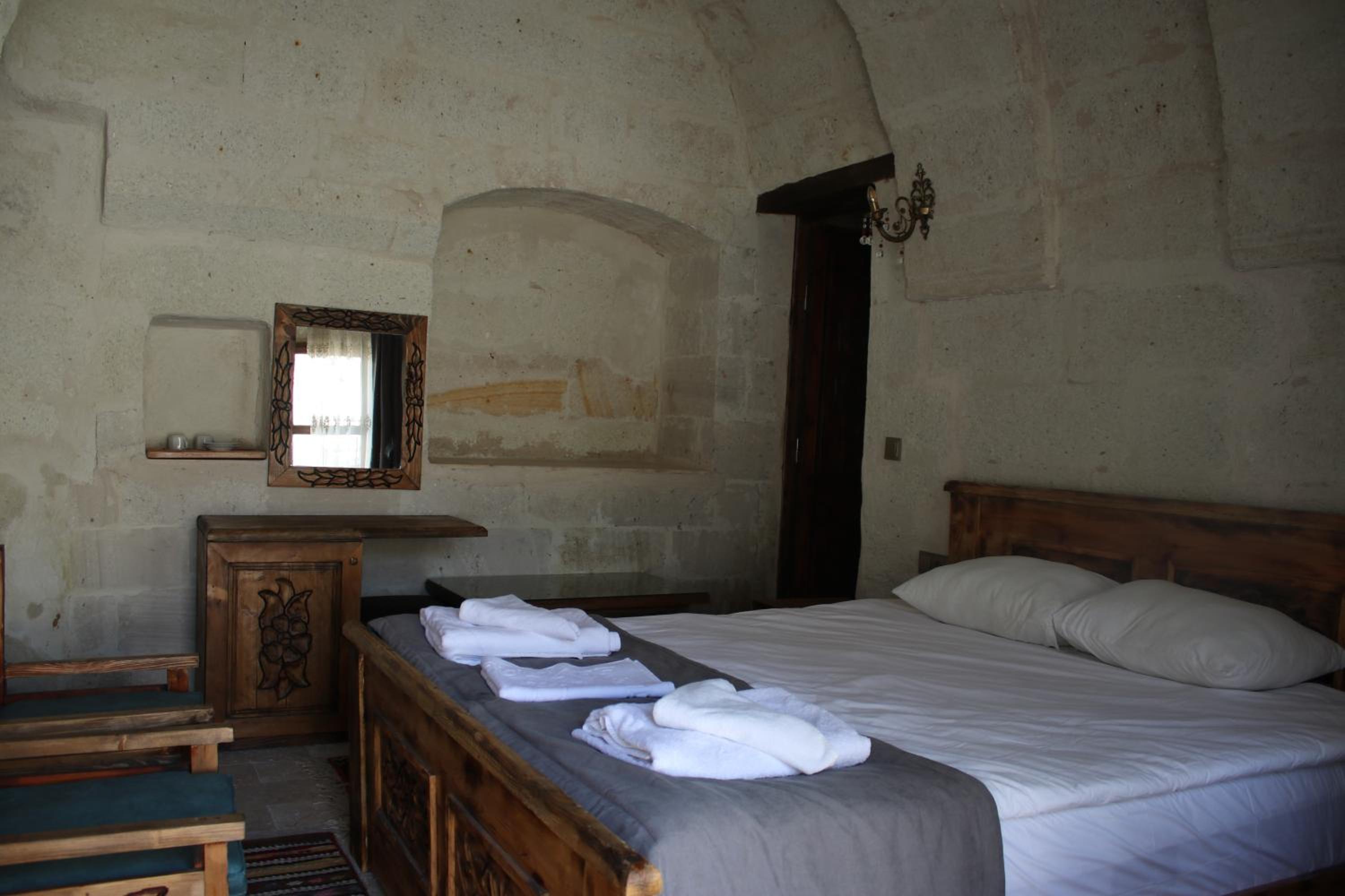 Budget Double Room - Photo 9