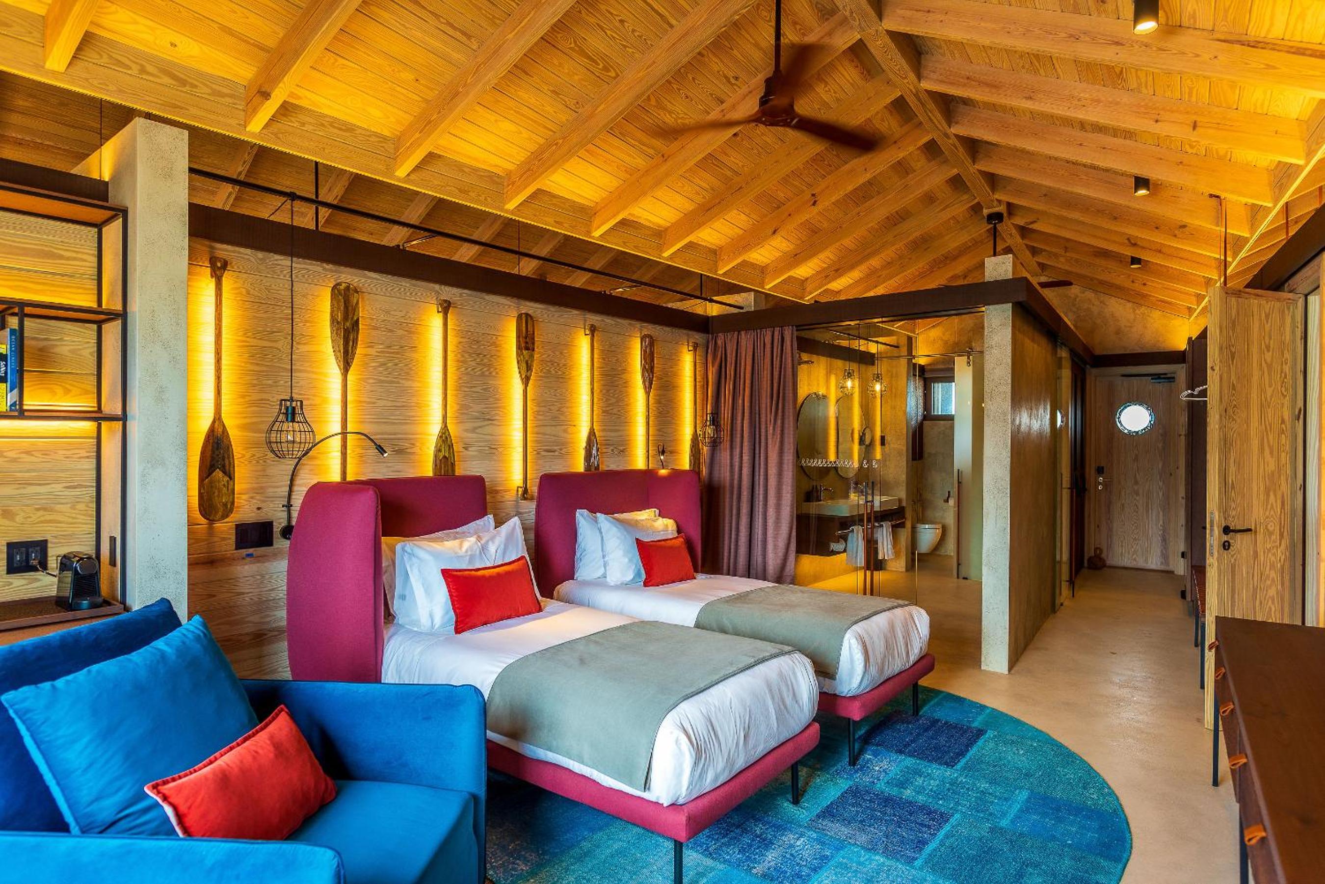 Deluxe Twin Room with Sea View and Sundeck