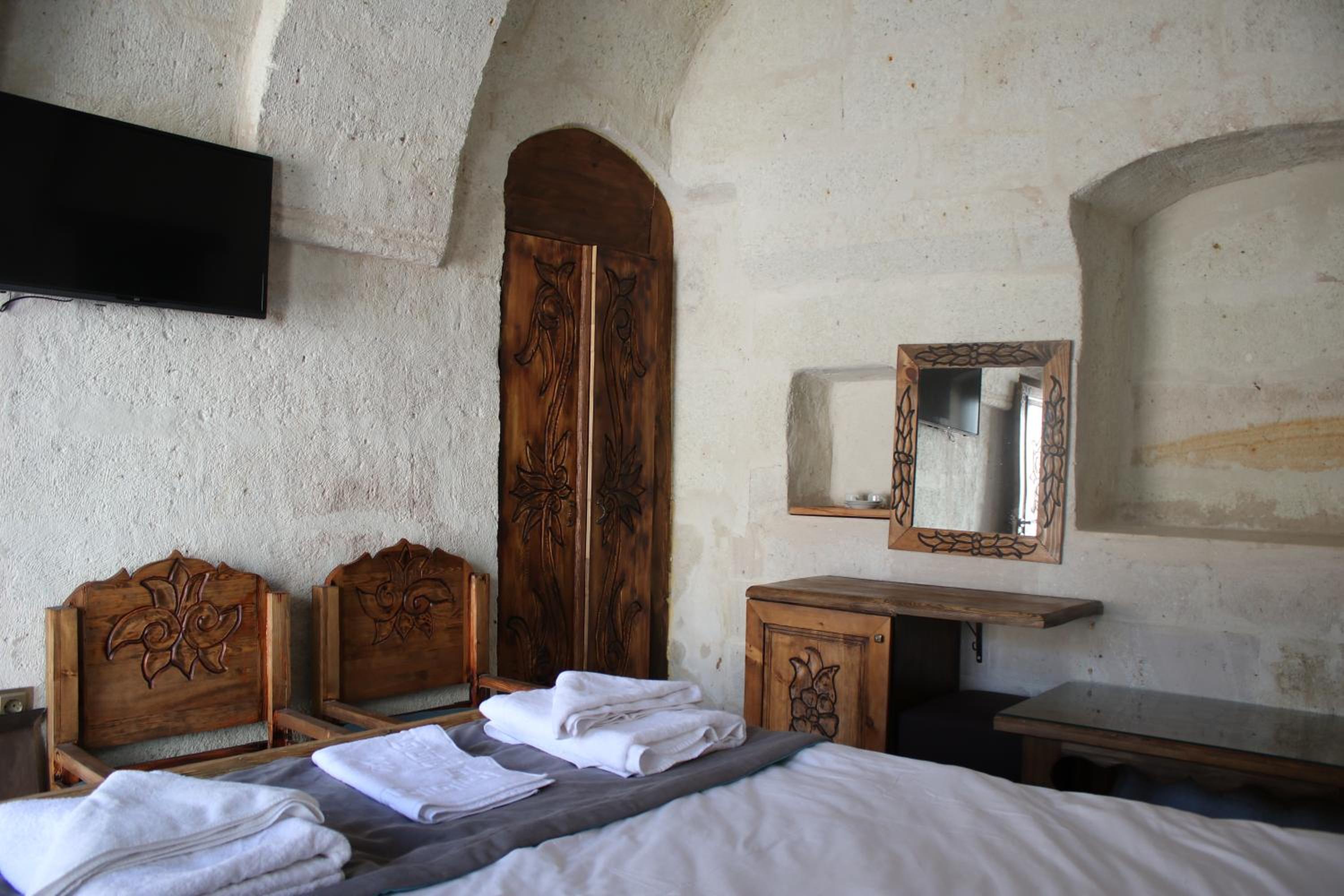 Budget Double Room - Photo 8
