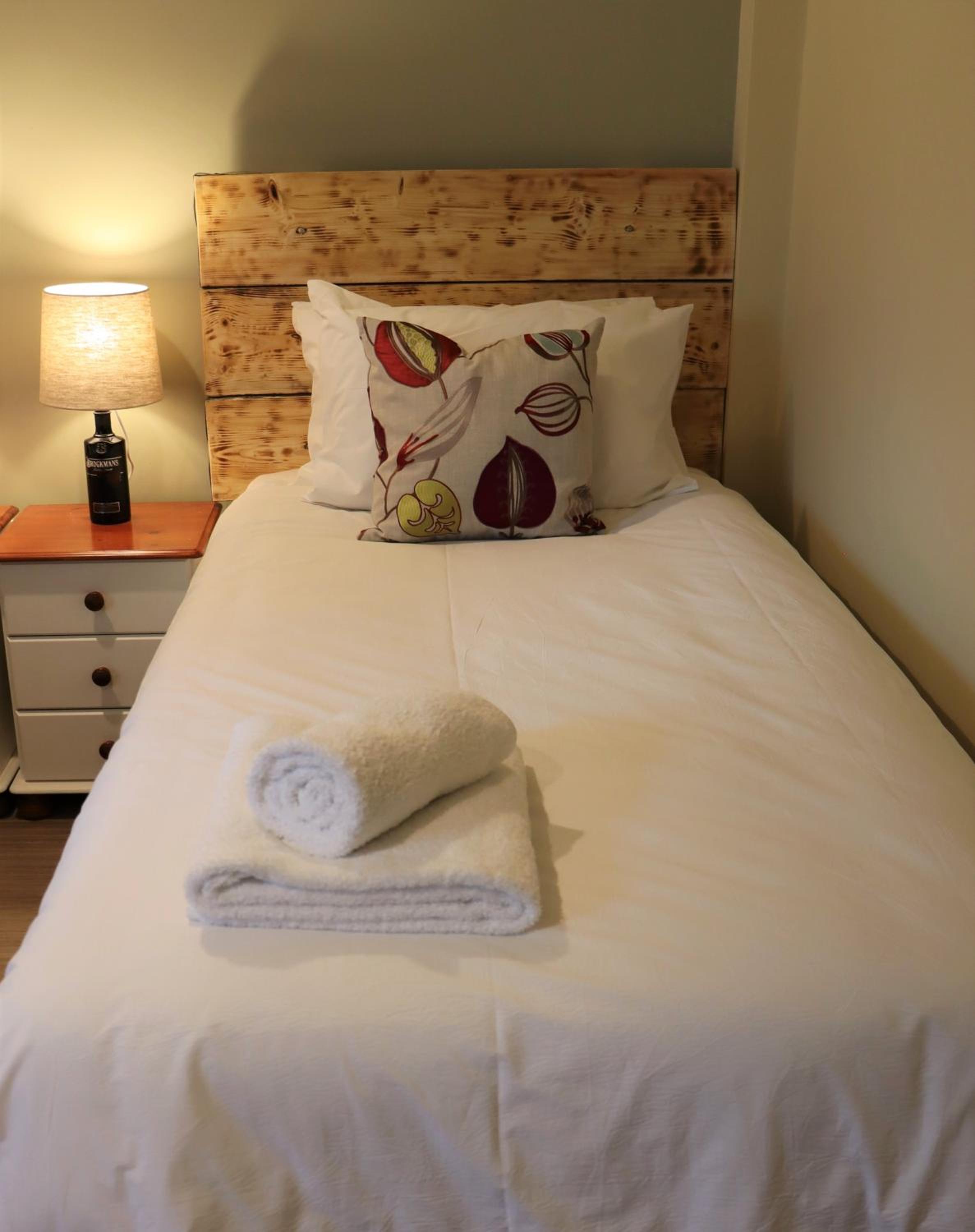 Twin Room with Private Bathroom - Photo 1