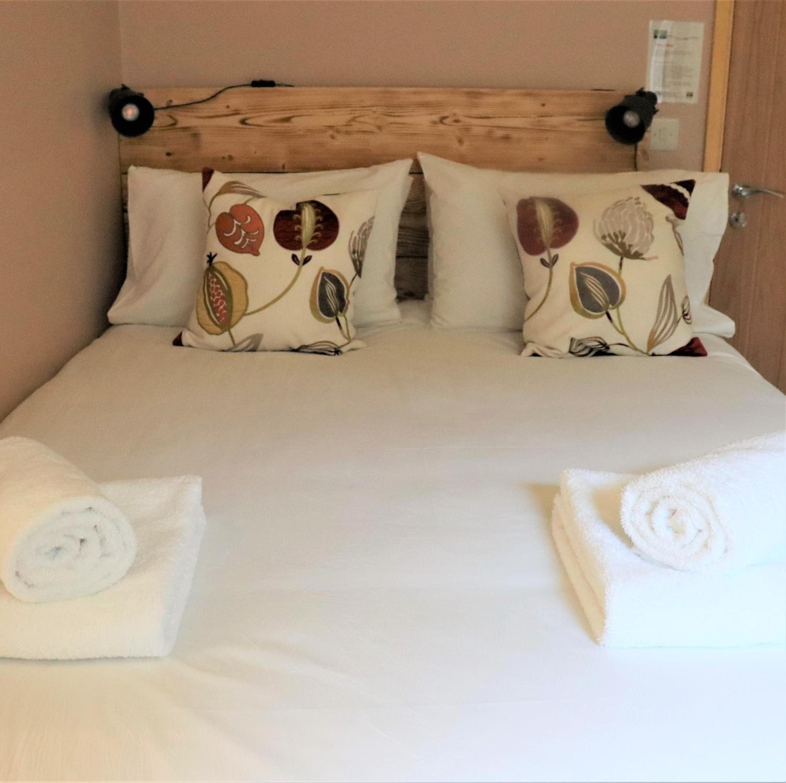 Quadruple Room with Bathroom - Photo 1
