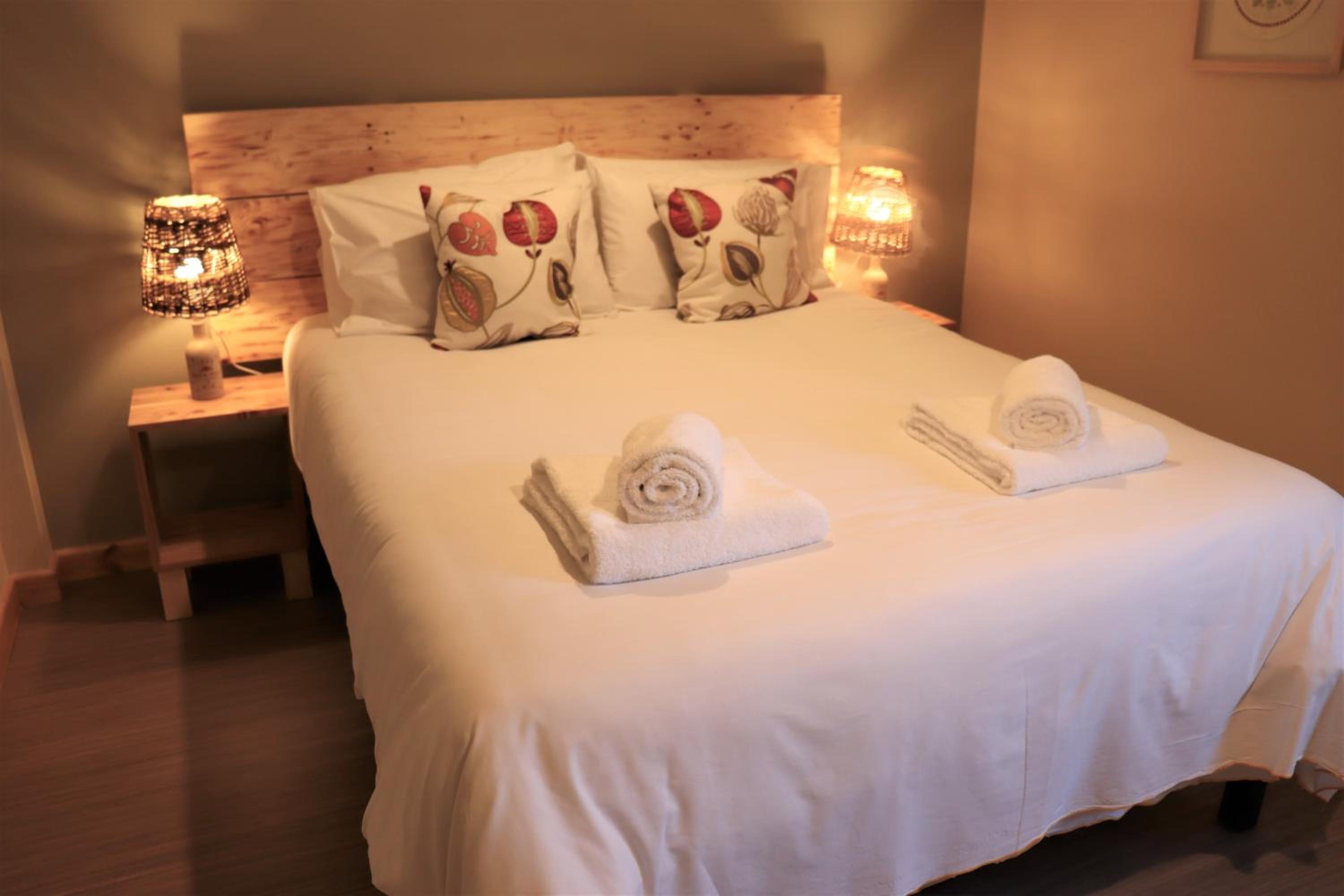 Double Room with Private Bathroom - Photo 4