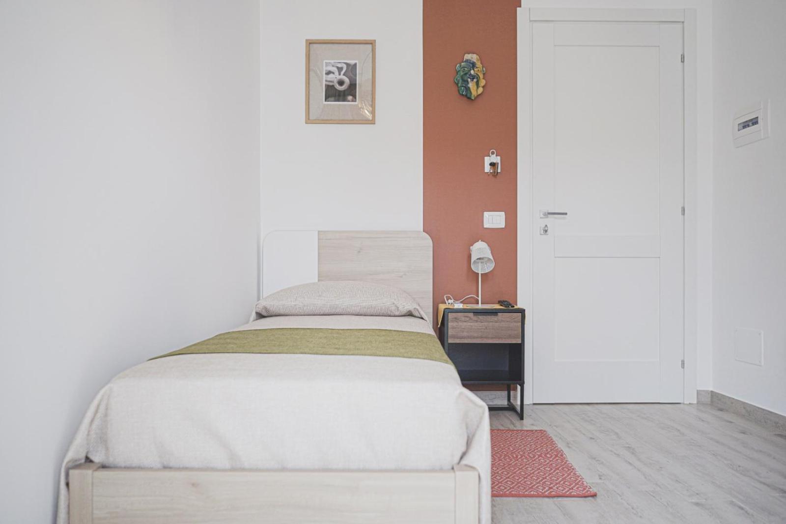 Single Room with Bathroom photo 1