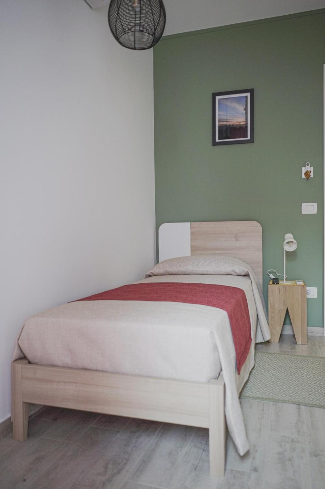 Single Room with Private Bathroom photo 1