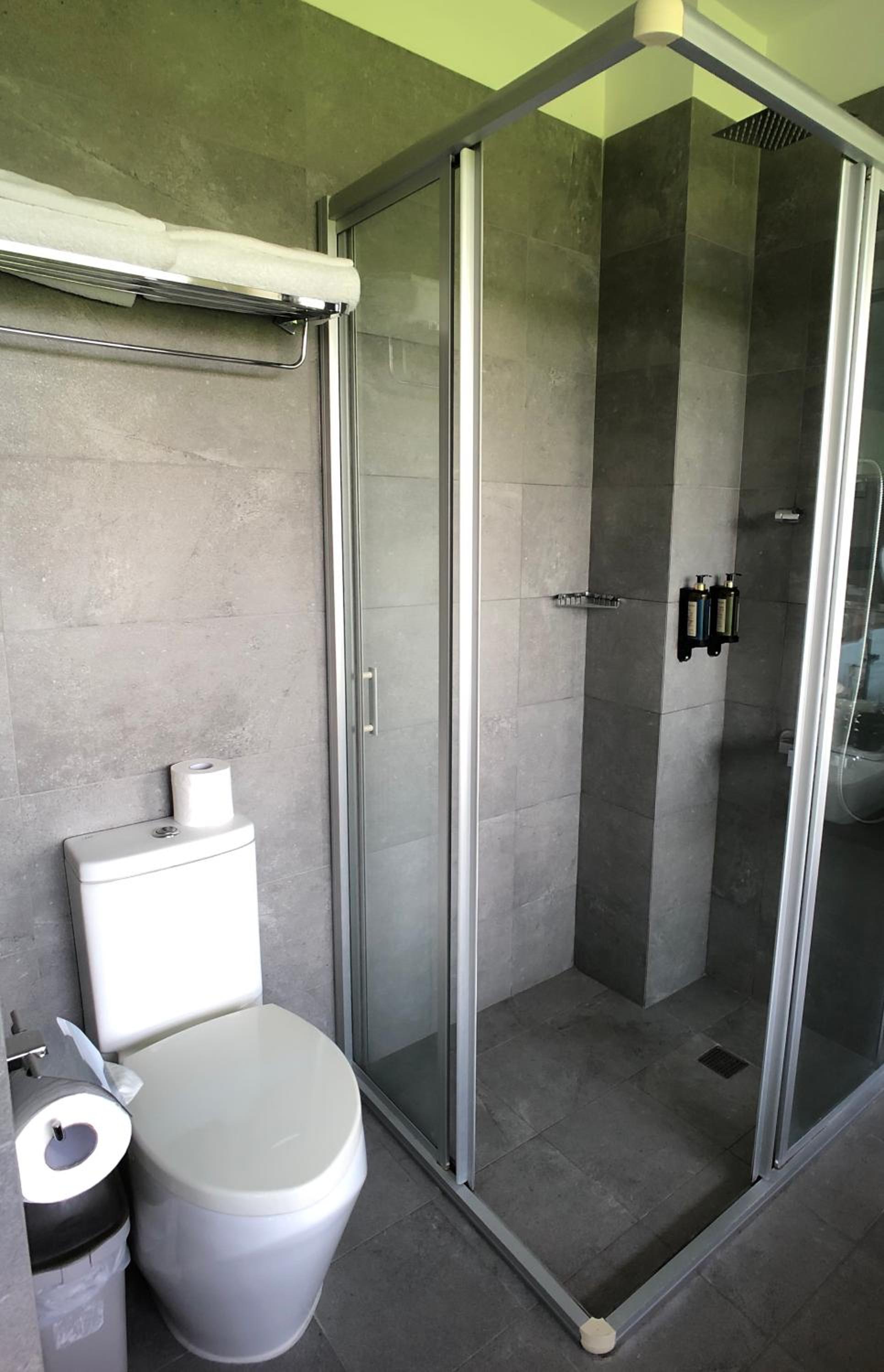 Standard Double Room - Photo 11
