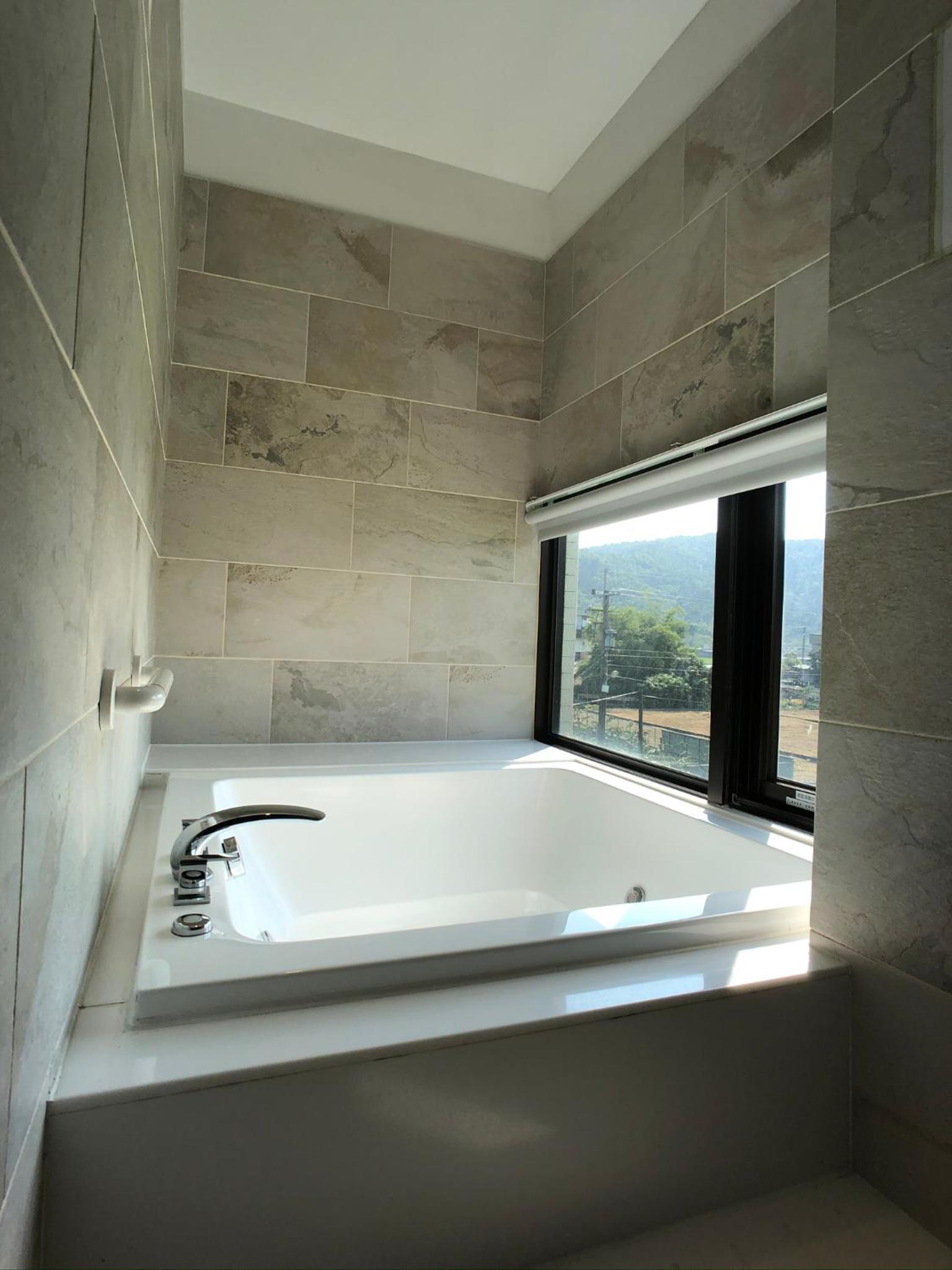 Classic Double Room with Balcony - Photo 12