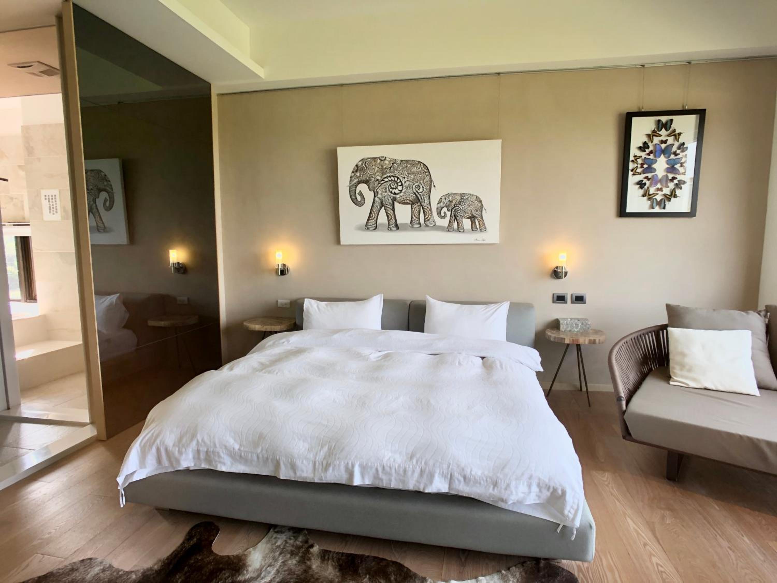 Classic Double Room with Balcony - Photo 7