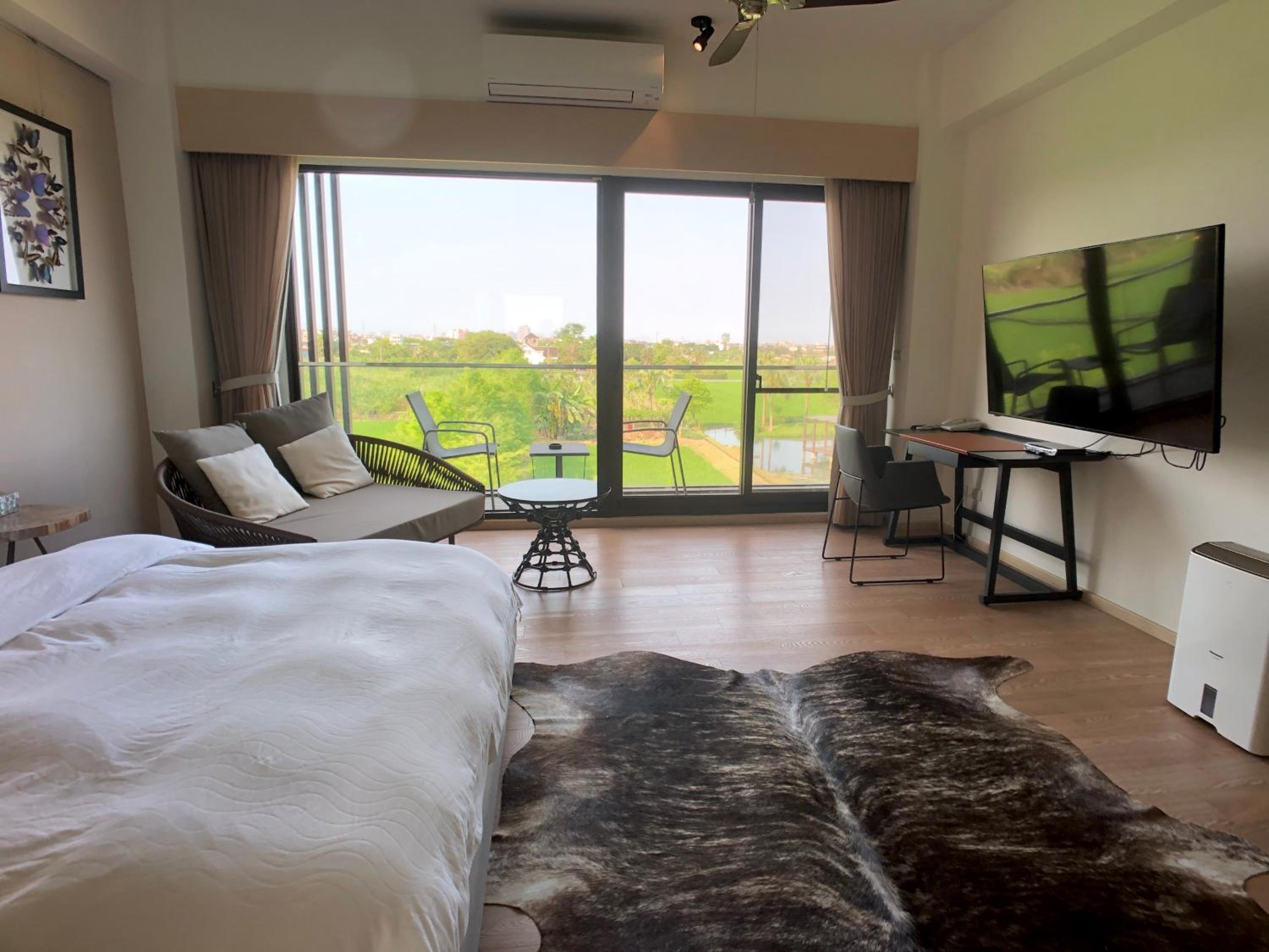 Classic Double Room with Balcony - Photo 5