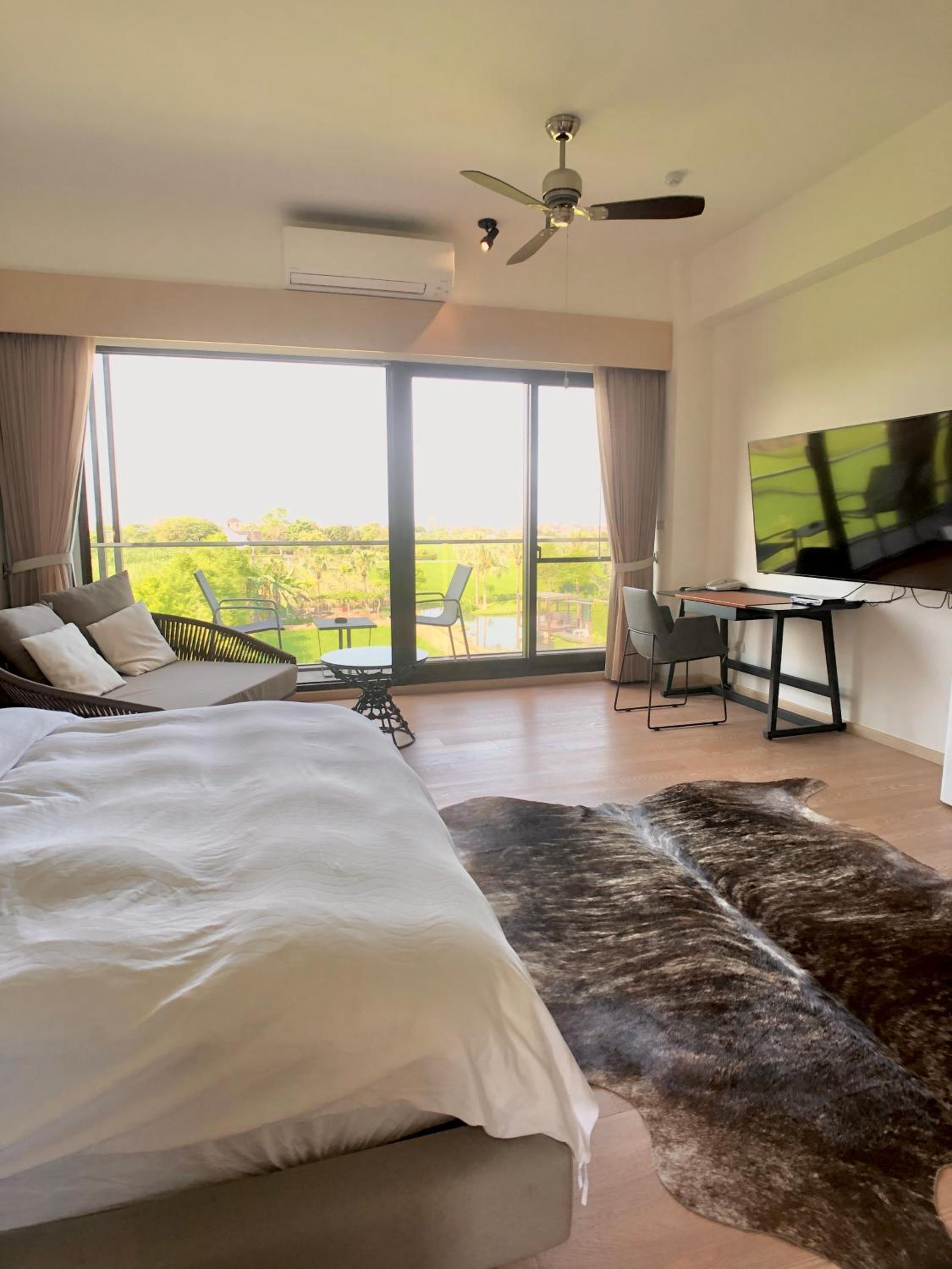Classic Double Room with Balcony - Photo 13