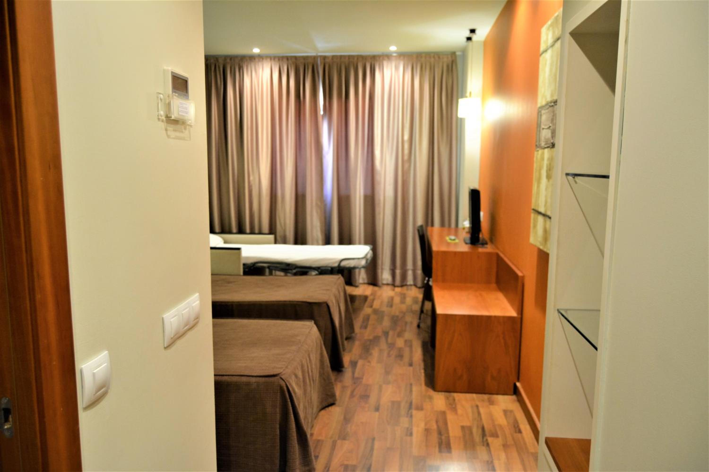 Triple Room (2 Adults + 1 Child) photo 2