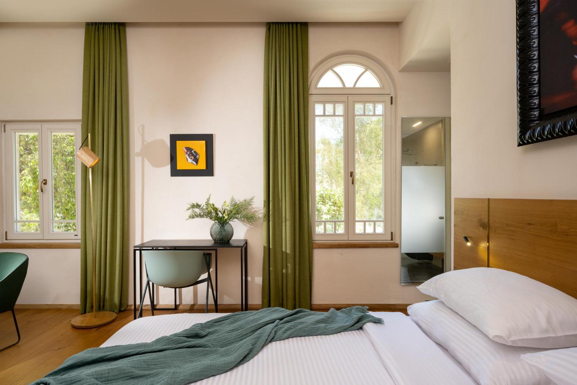 Suite - Photo 1