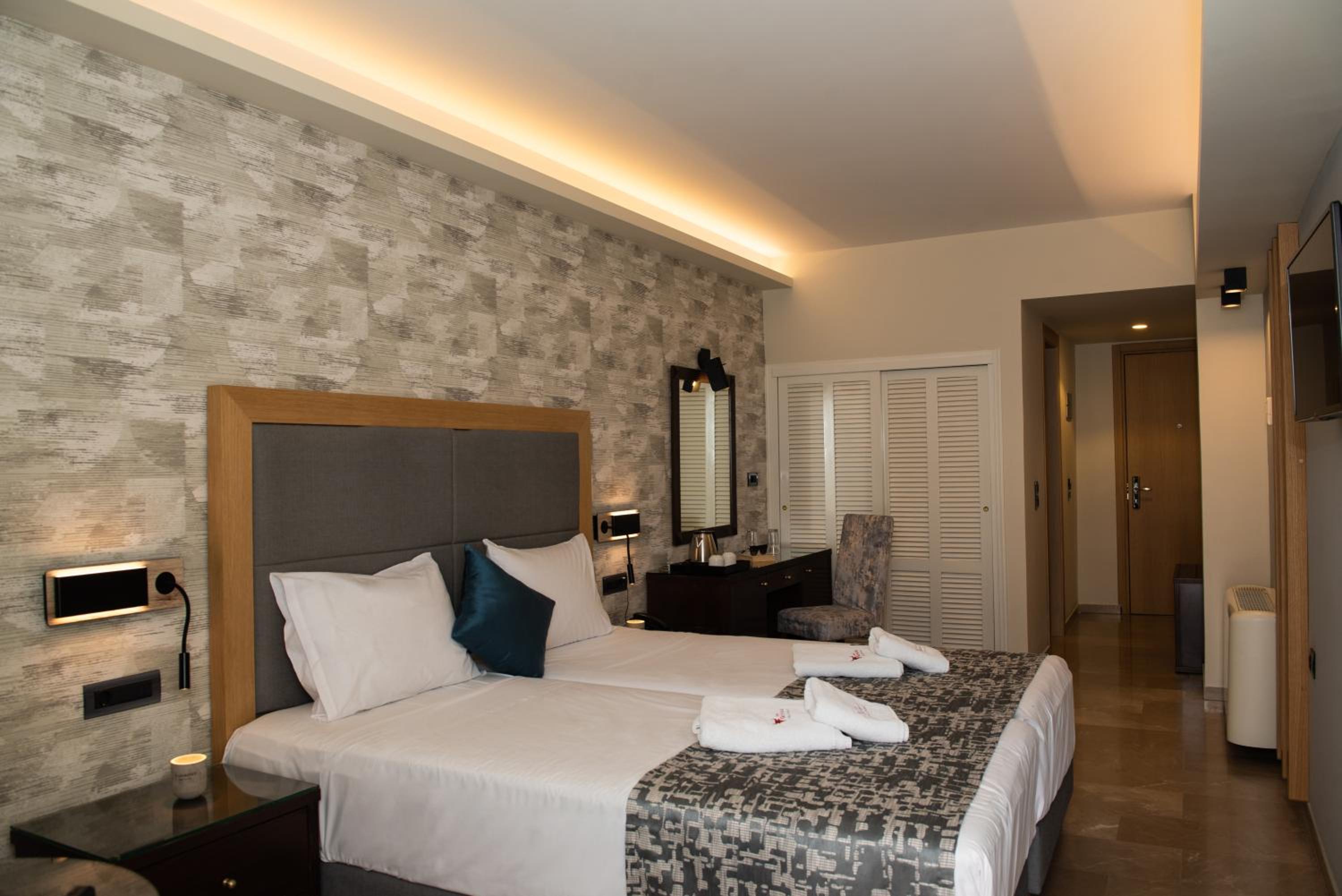 Superior Double or Twin Room with Mountain View - Photo 2