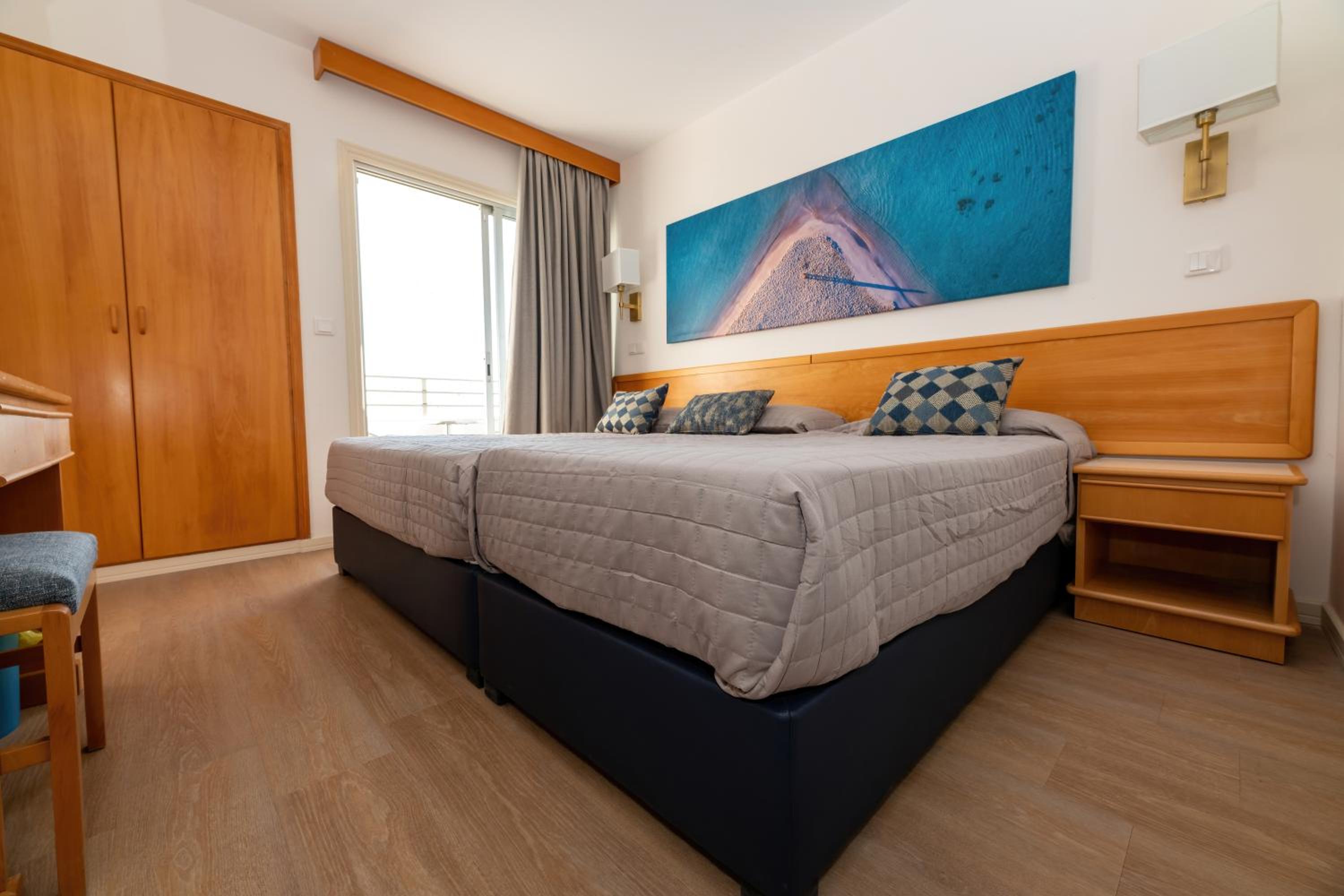 Double or Twin Room with Sea View