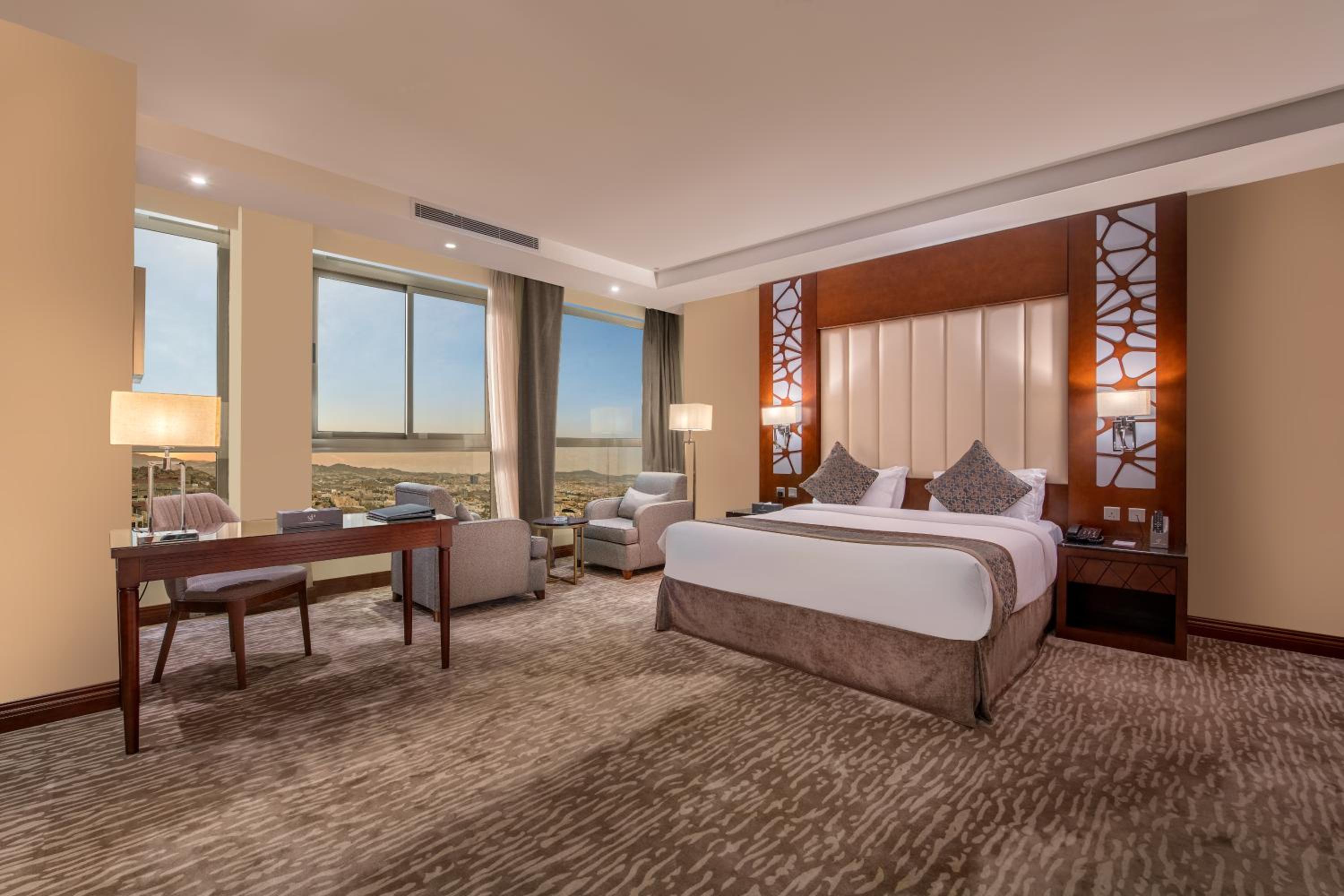 Superior King Room - Photo 6