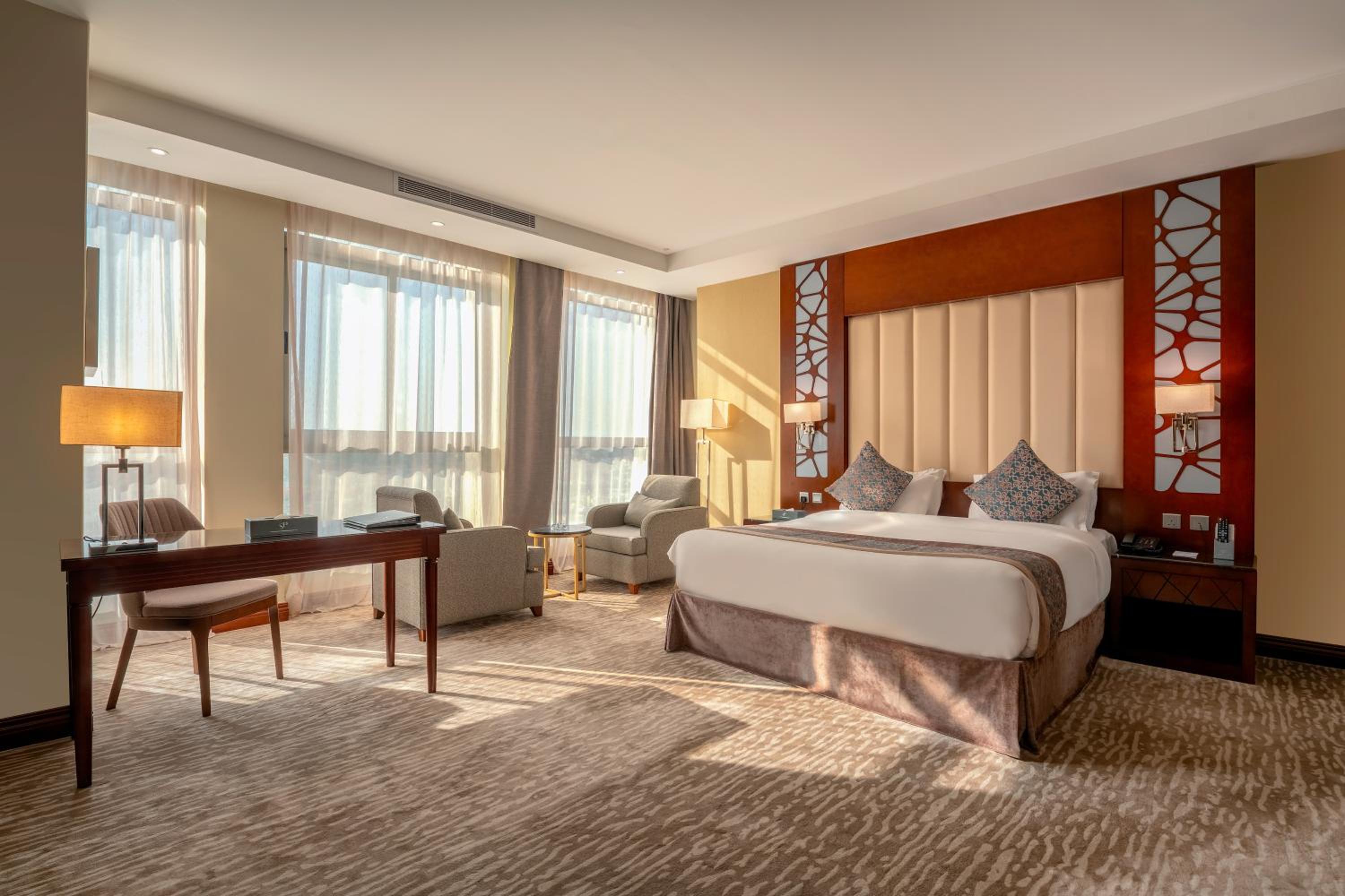 Superior King Room - Photo 2