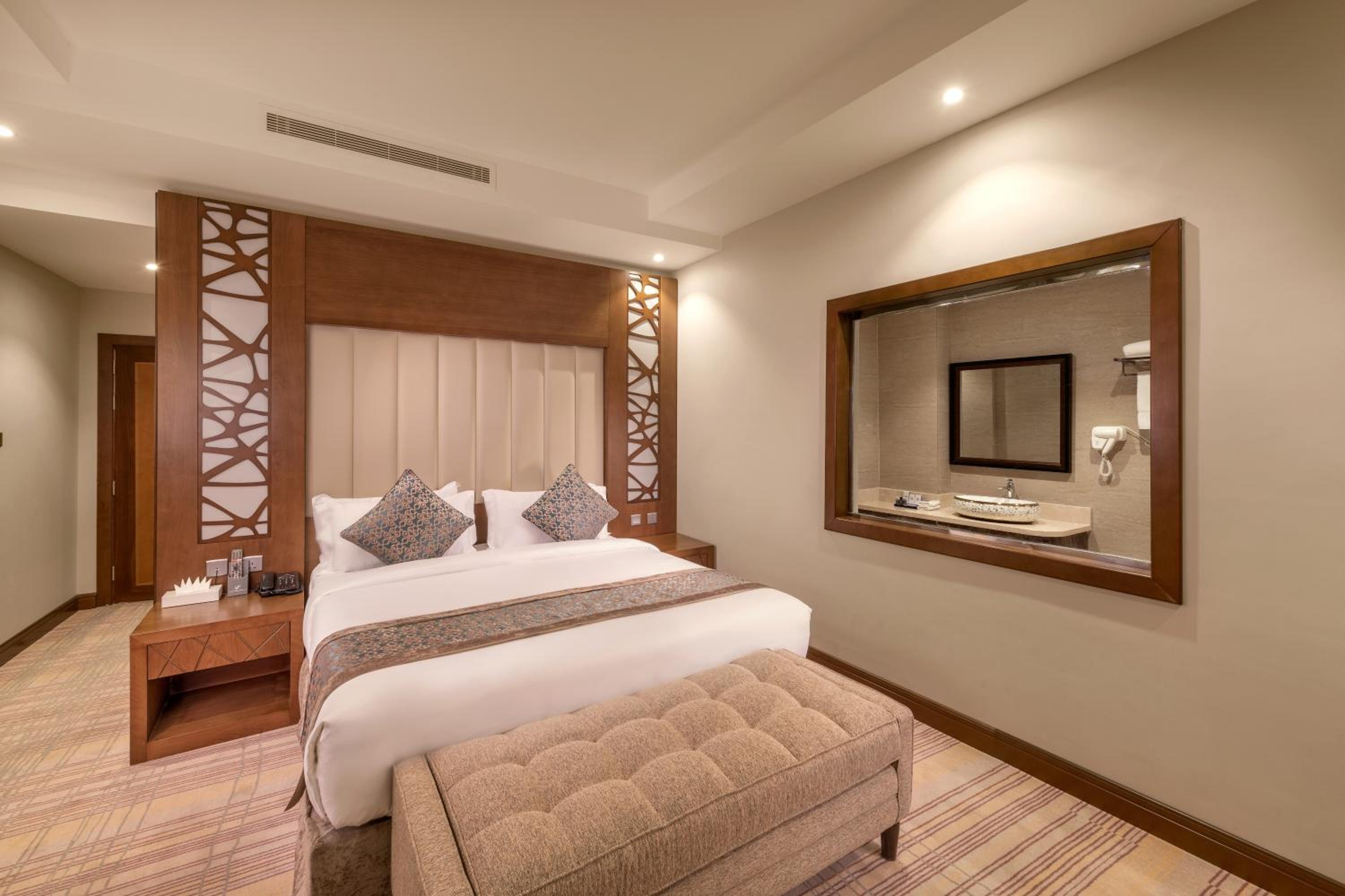 Queen Suite - Photo 5
