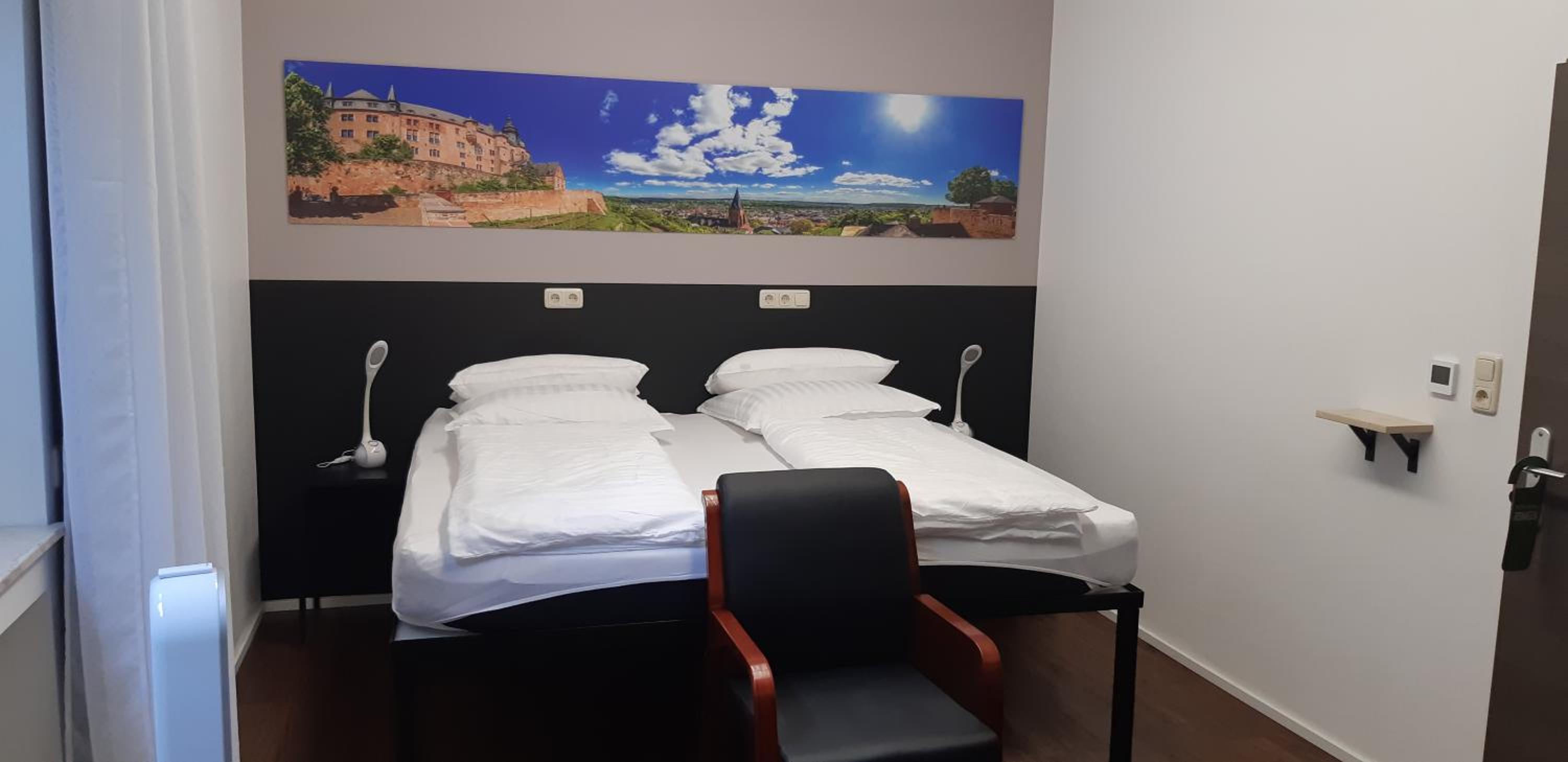 Double Room with Private Bathroom - Photo 9