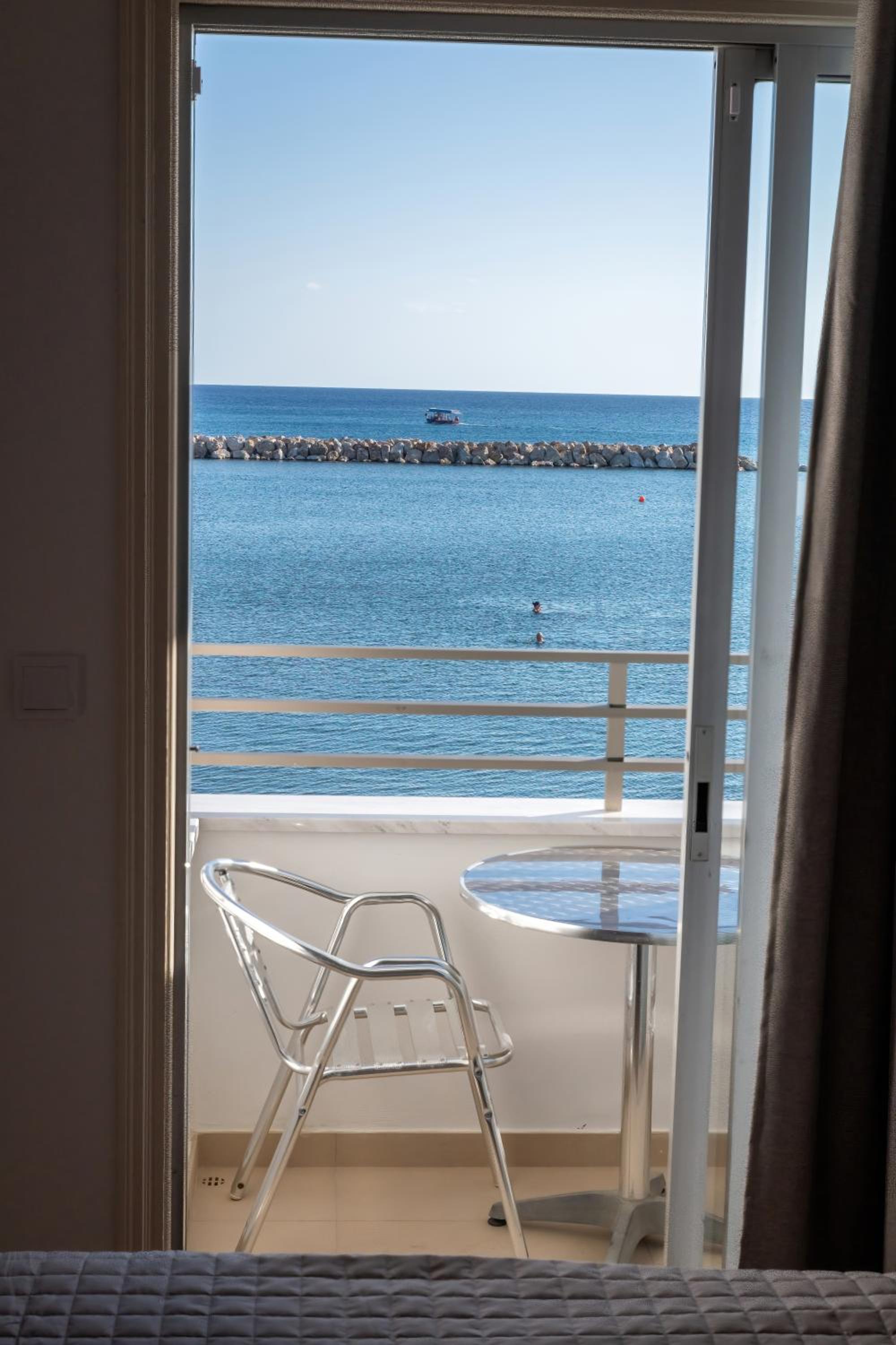 Double or Twin Room with Sea View photo 3