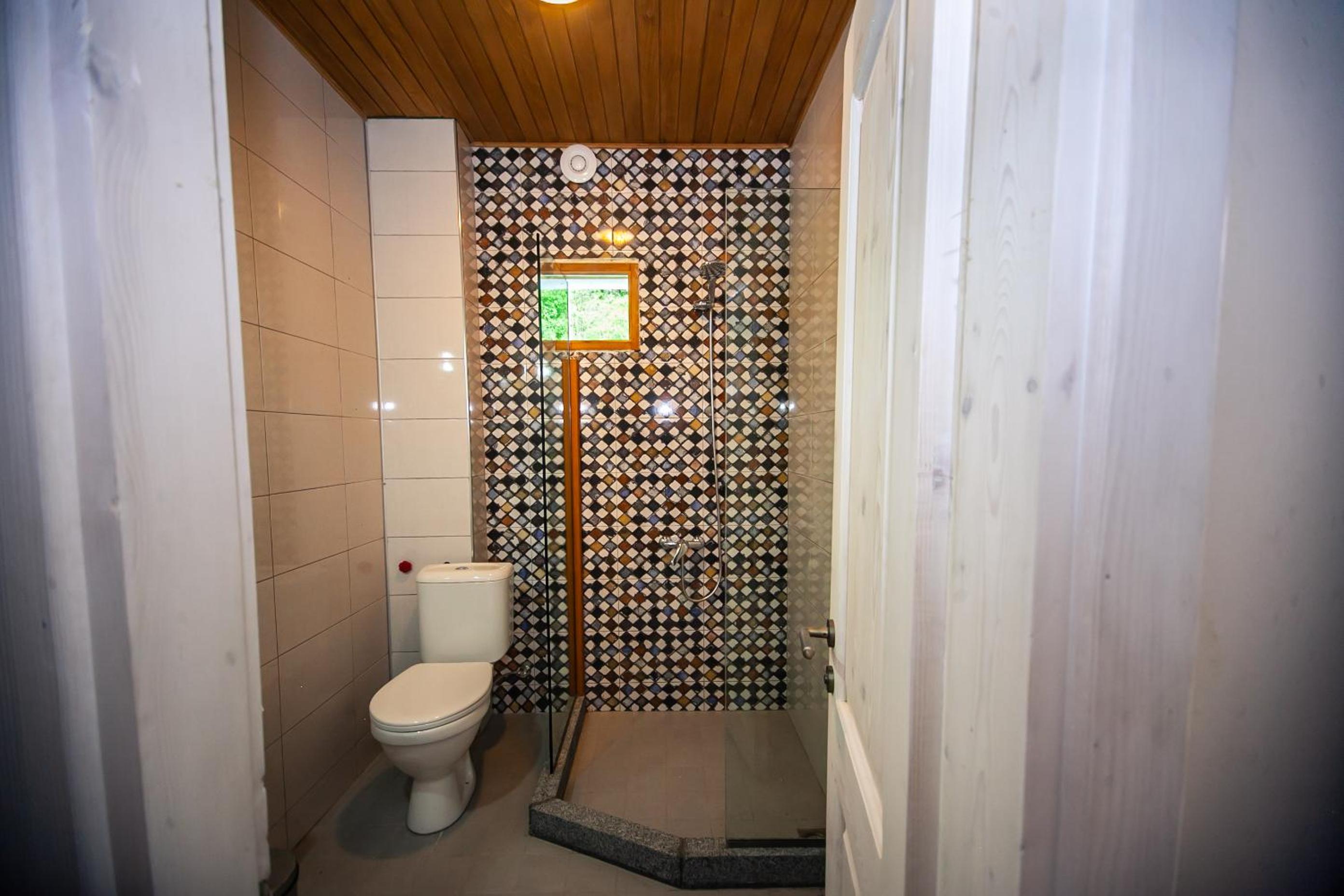 Deluxe Double Room with Balcony - Photo 6