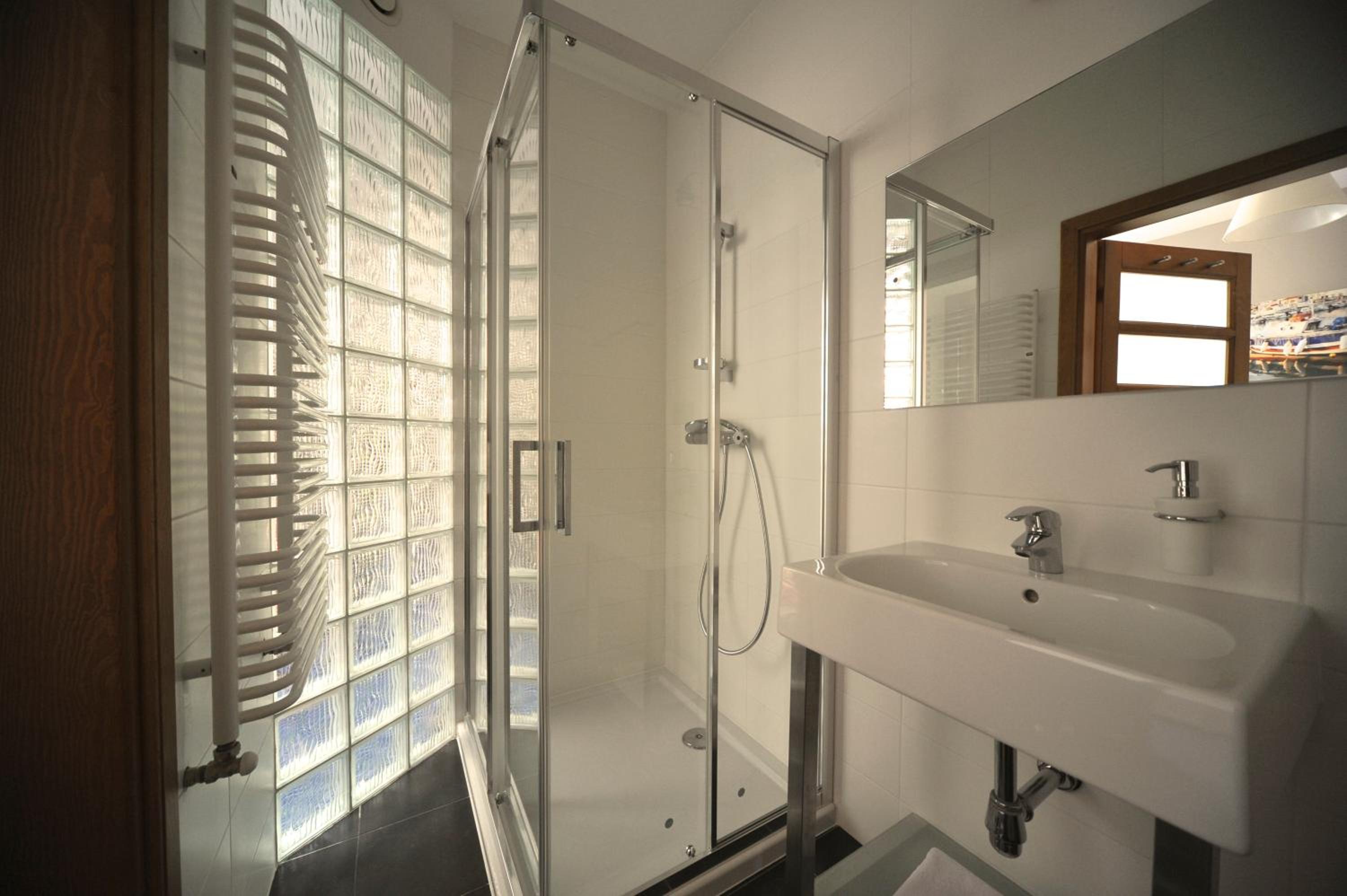 Triple Room with Terrace and Lake View photo 3