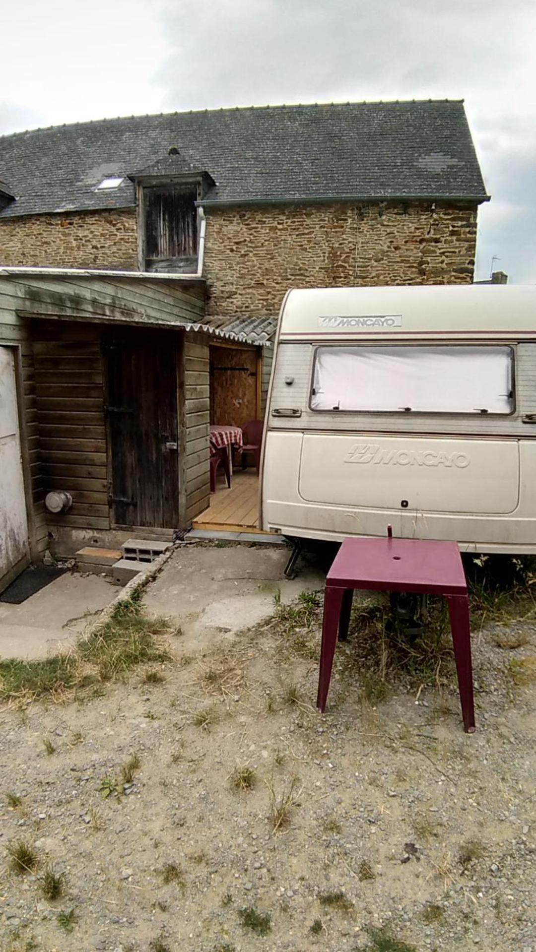 Caravan with Shared Bathroom photo 3