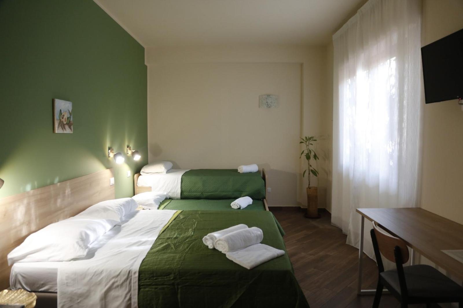Quadruple Room - Photo 11