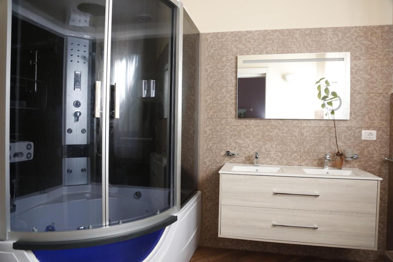 Double Room - Photo 11