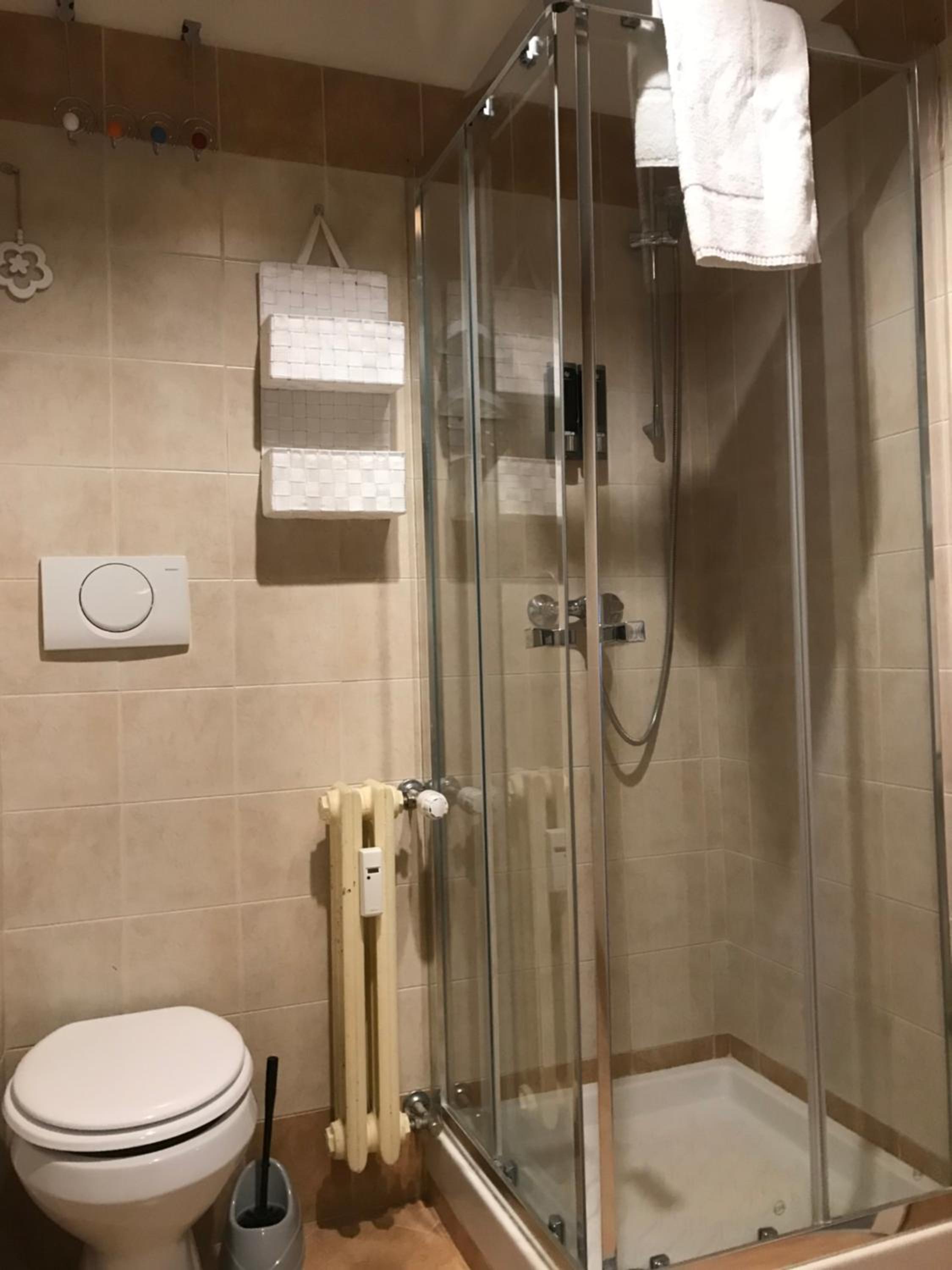 Double Room with Private Bathroom - Photo 3