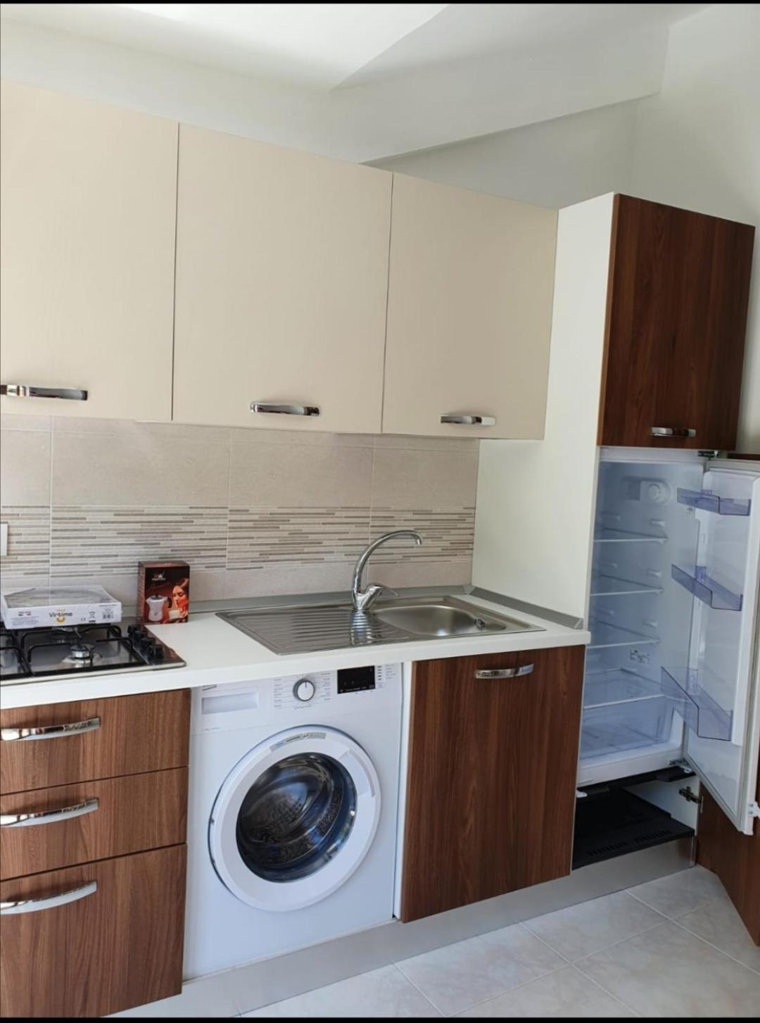 Apartment with Balcony - Photo 8