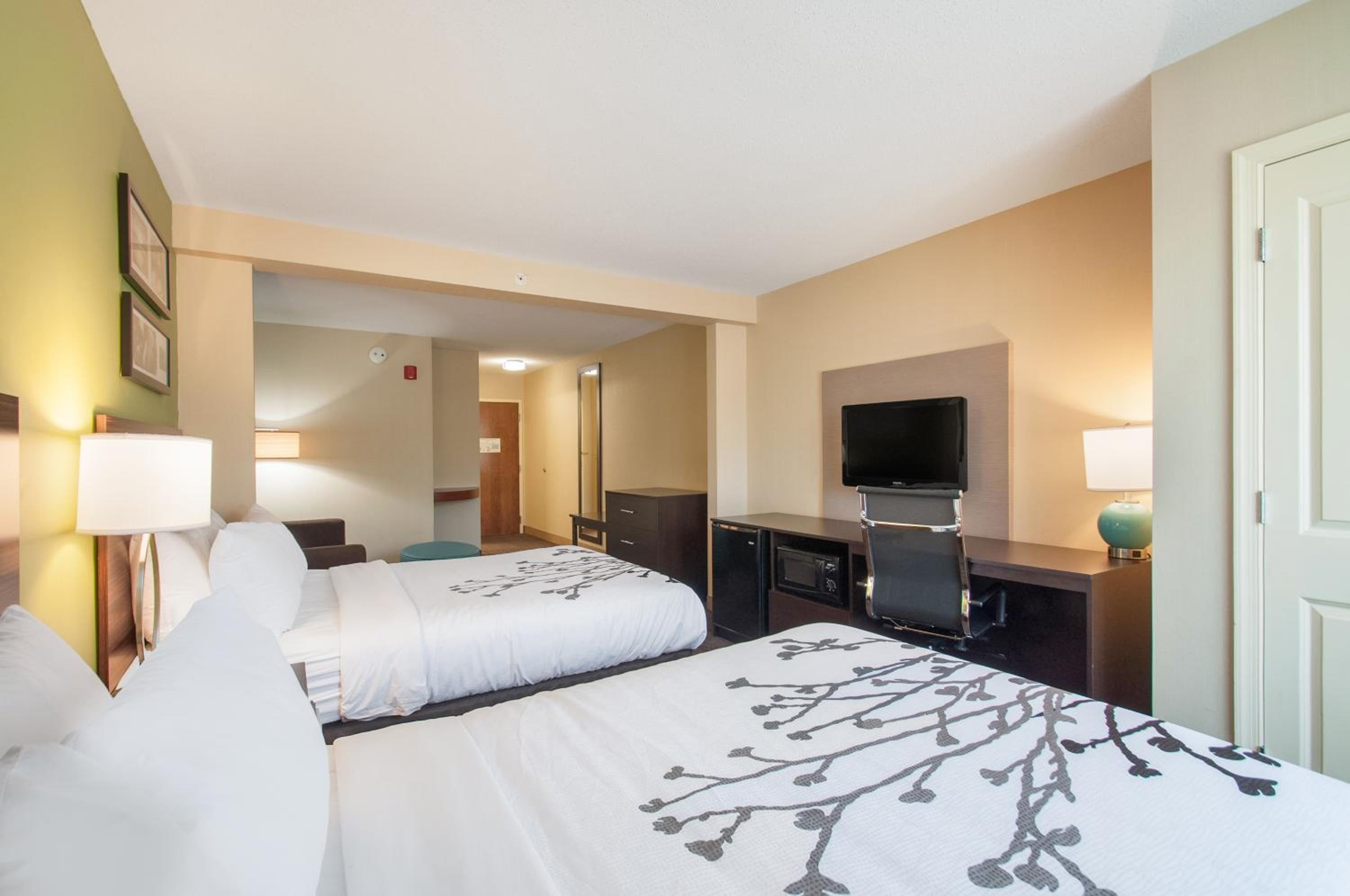 Suite with Two Double Beds - Non-Smoking - Photo 4