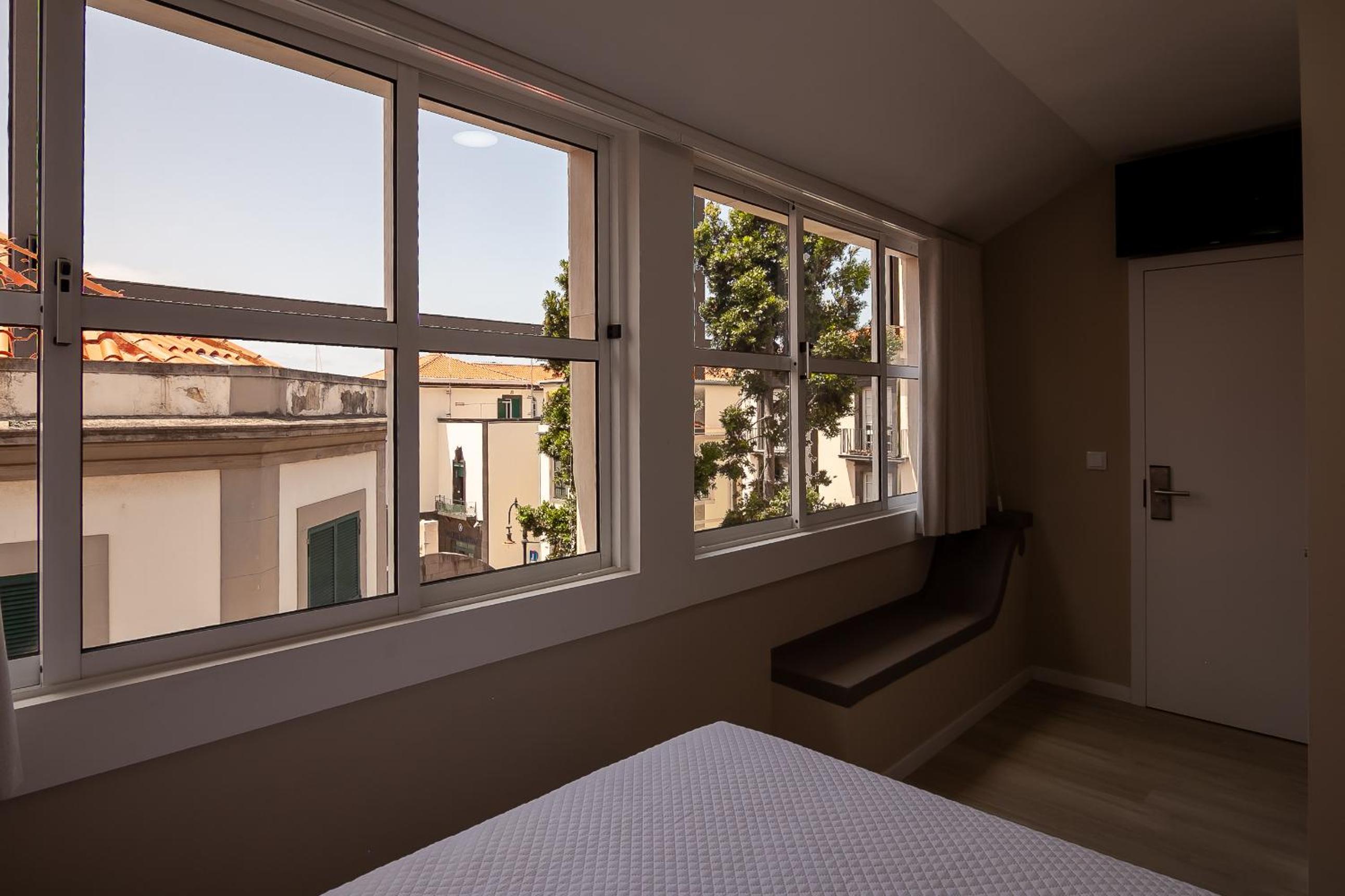 Double Room with Private Bathroom - Photo 6