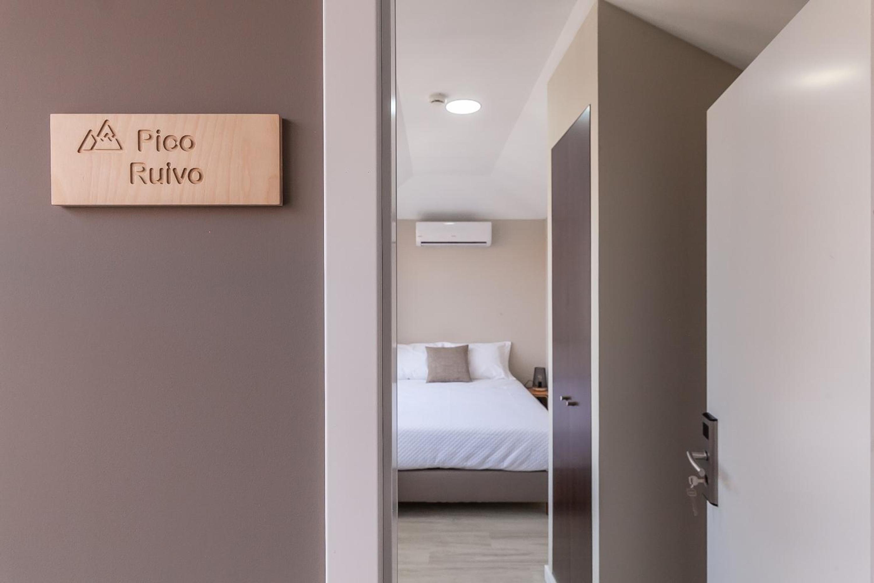 Double Room with Private Bathroom - Photo 10