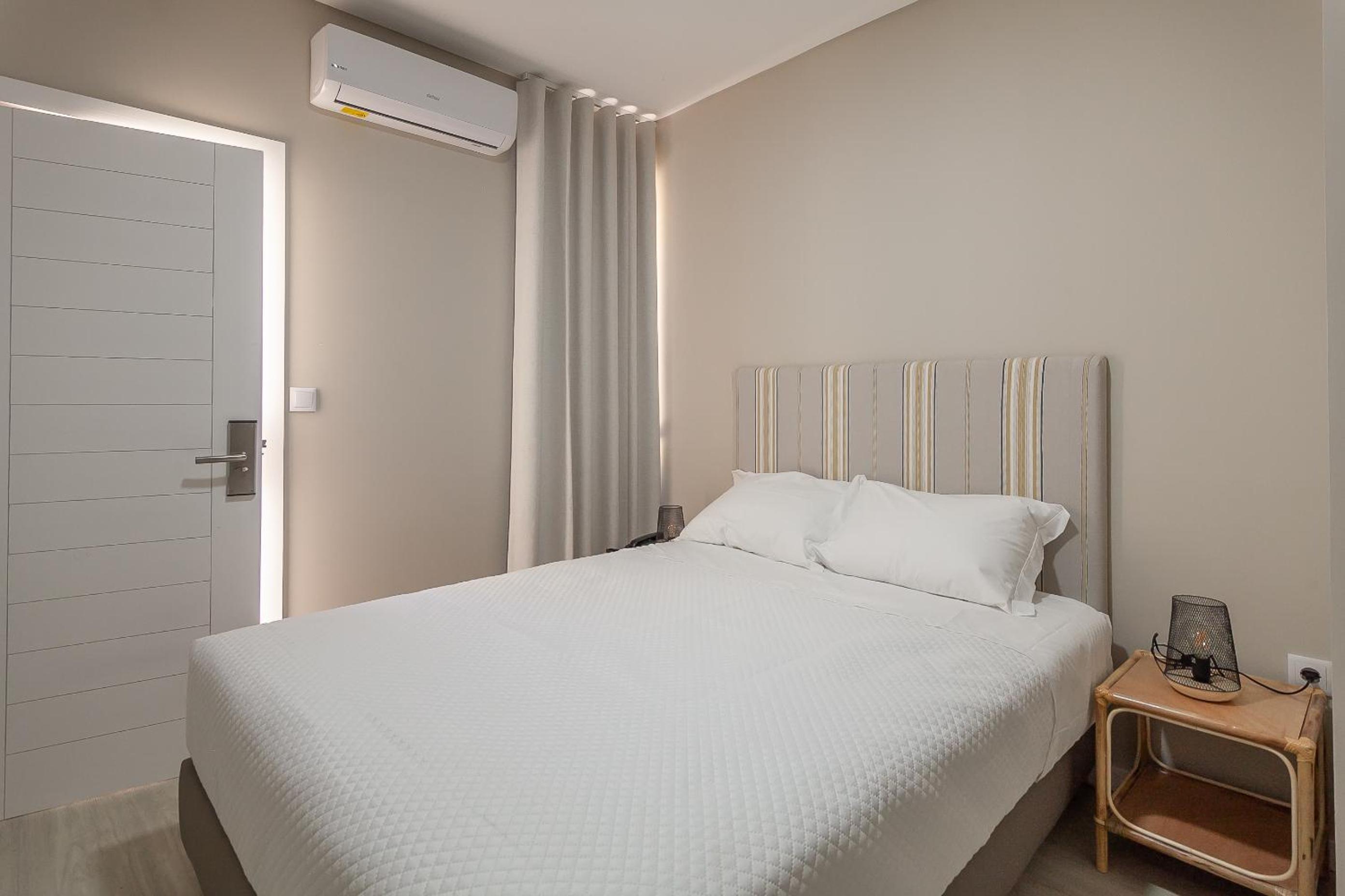 Double Room with Private Bathroom - Photo 13