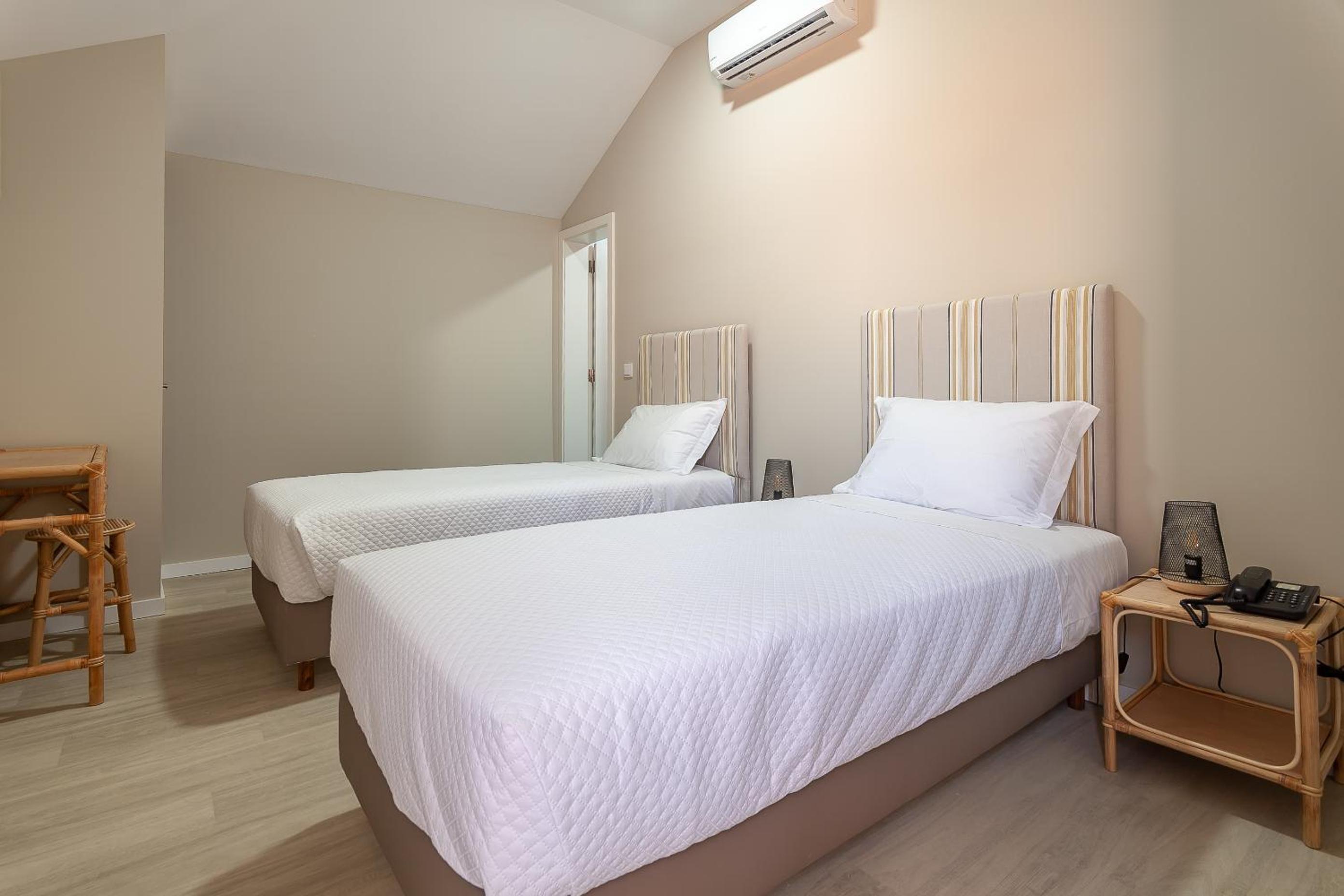 Twin Room with Shower - Photo 2