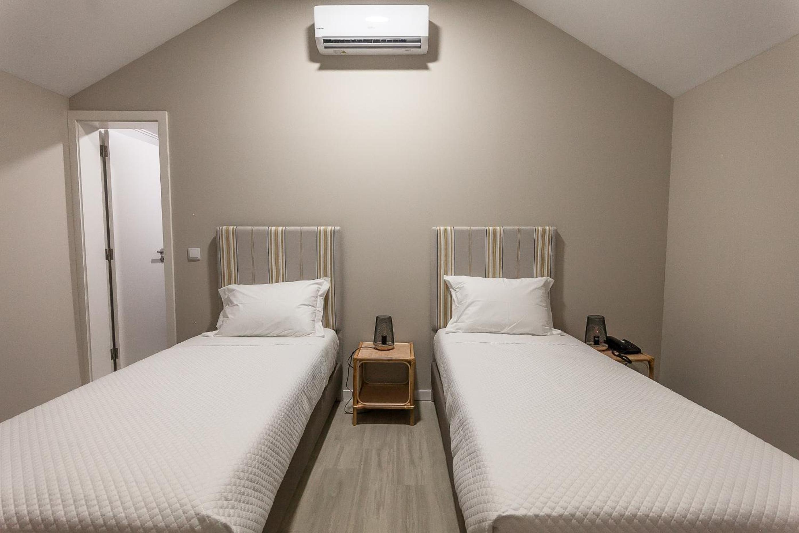 Twin Room with Shower - Photo 11