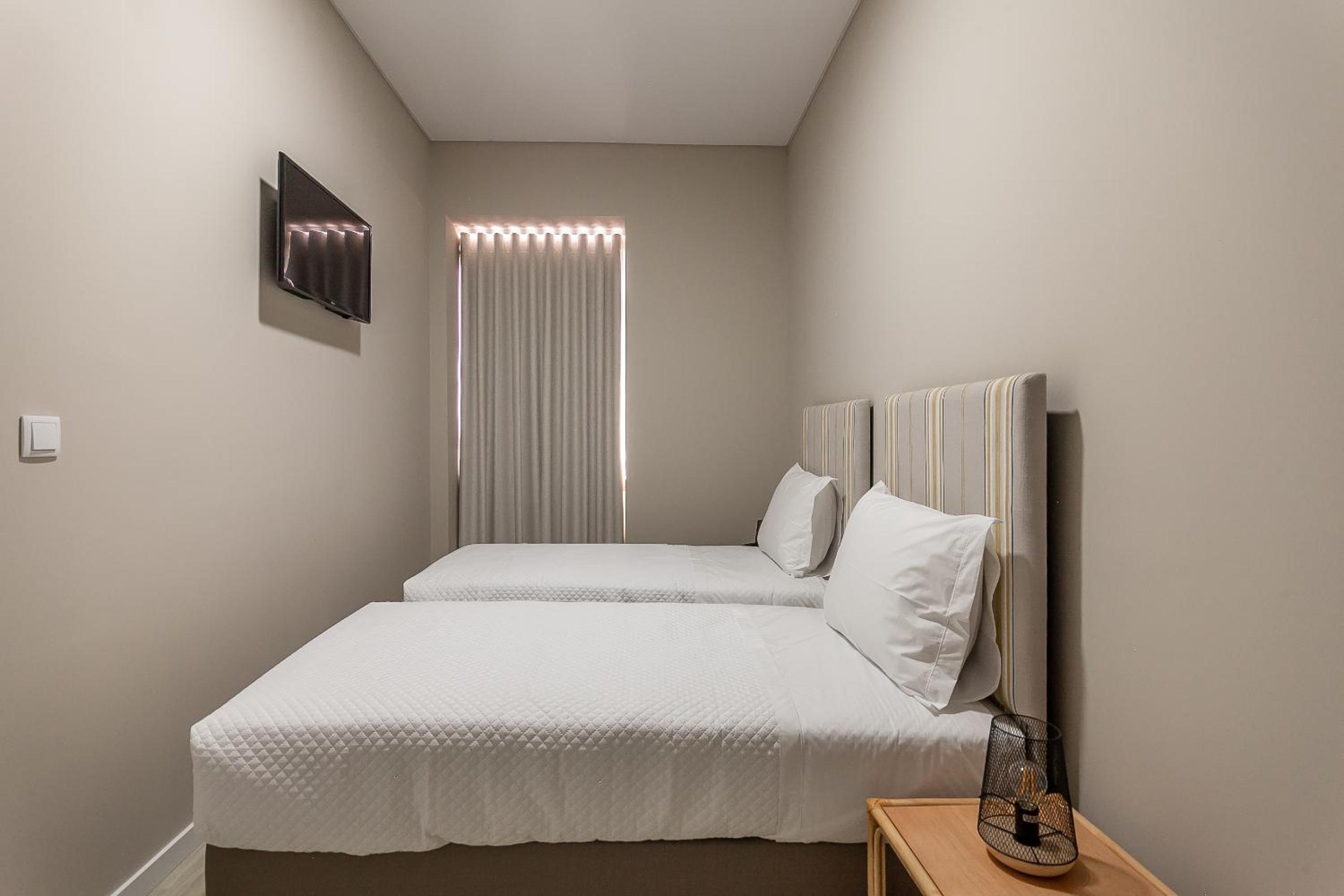 Twin Room with Shower - Photo 6