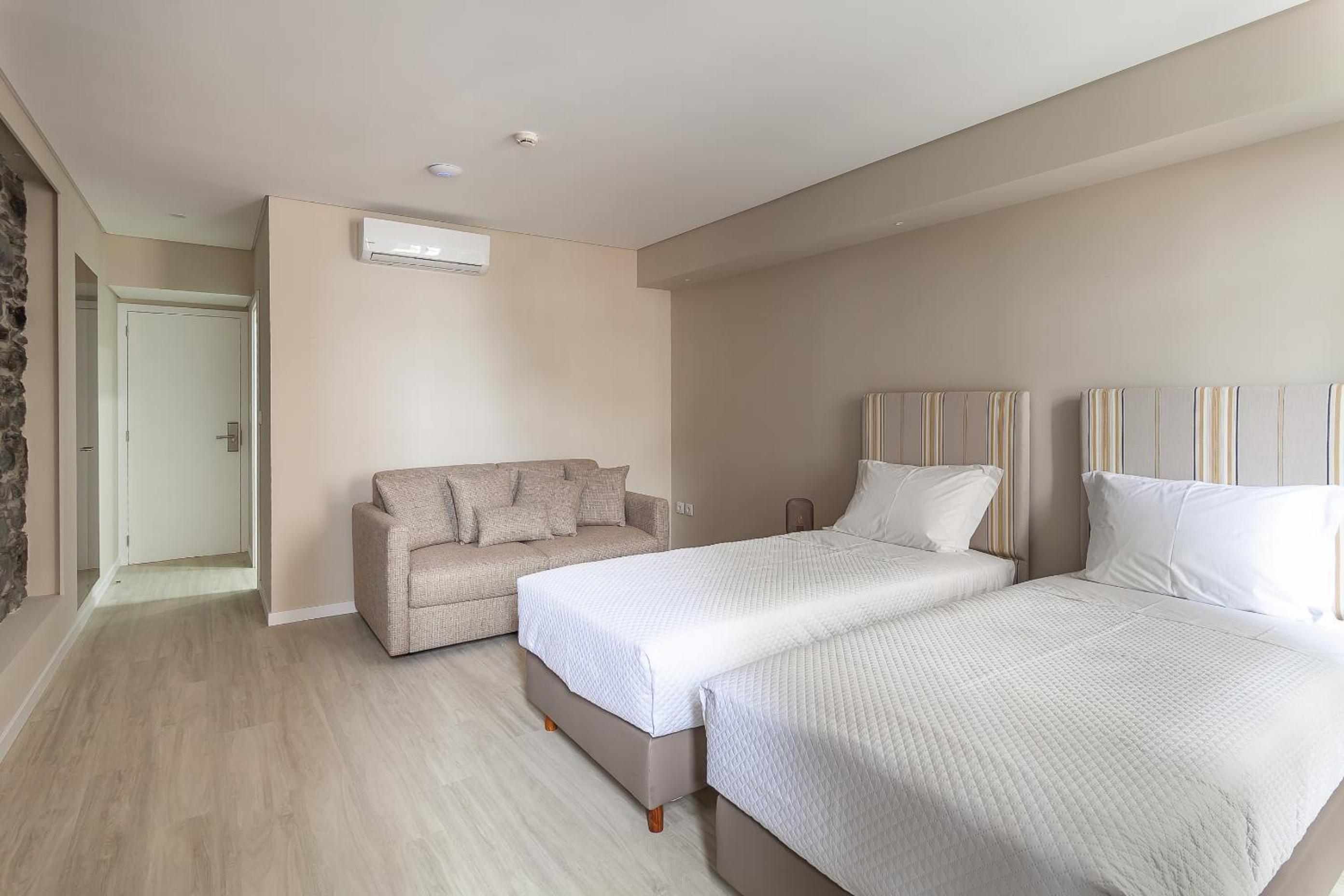 One-Bedroom Suite - Photo 2